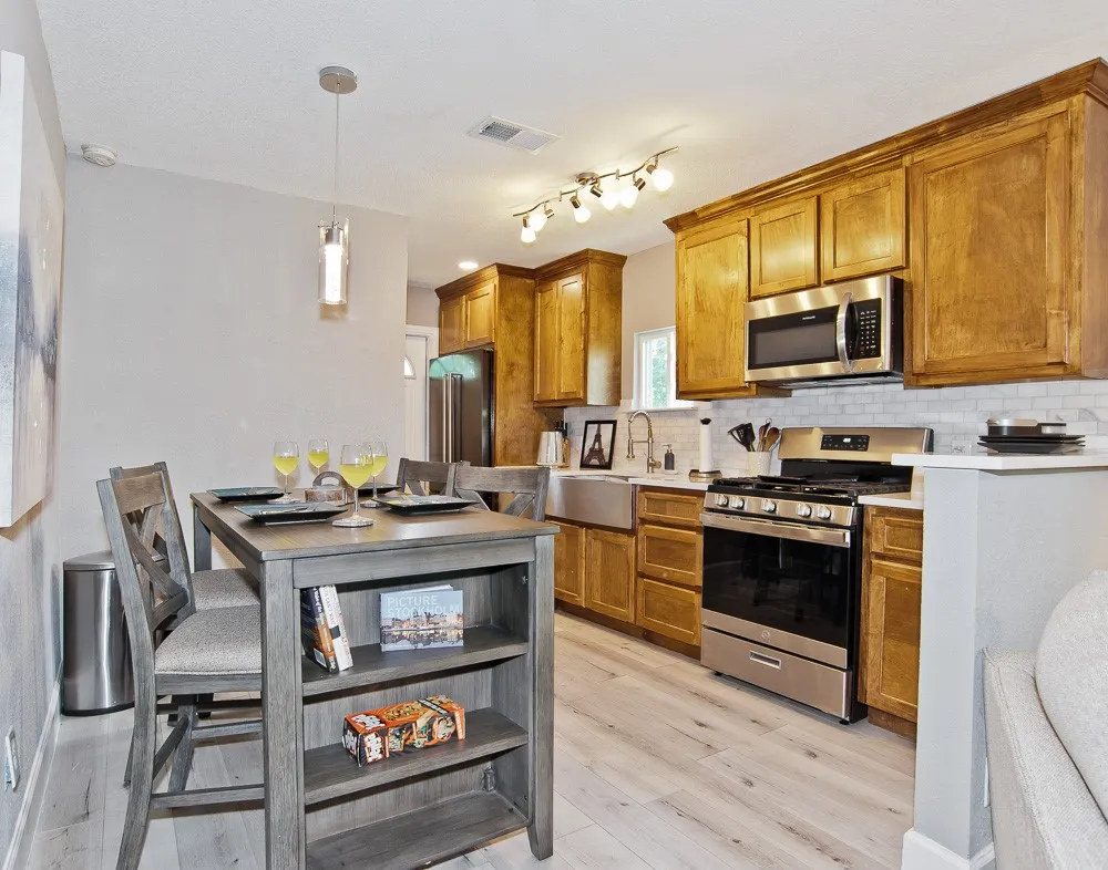 Single Family Residence For Sale in Dallas County , 1810 Shaw Street, Dallas, Texas 75212, 3 Bedroom, 1 Bathroom, Garage spaces, 810 Sqft, built in 1961, mls#21293202, Real Estate Agent in Dallas, Homes For Sale in Dallas county, Homes For Sale in Dallas, Realtor in Dallas Texas, Real Estate Brokerage Independent Realty Texas, Luminita Cordes Realtor