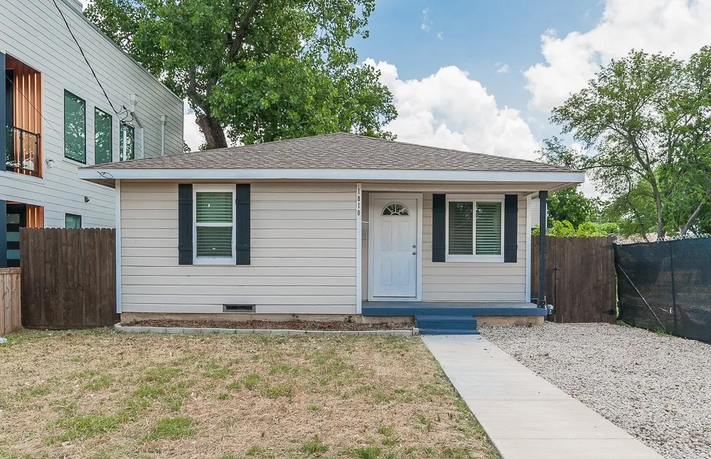 Single Family Residence For Sale in Dallas County , 1810 Shaw Street, Dallas, Texas 75212, 3 Bedroom, 1 Bathroom, Garage spaces, 810 Sqft, built in 1961, mls#21293202, Real Estate Agent in Dallas, Homes For Sale in Dallas county, Homes For Sale in Dallas, Realtor in Dallas Texas, Real Estate Brokerage Independent Realty Texas, Luminita Cordes Realtor