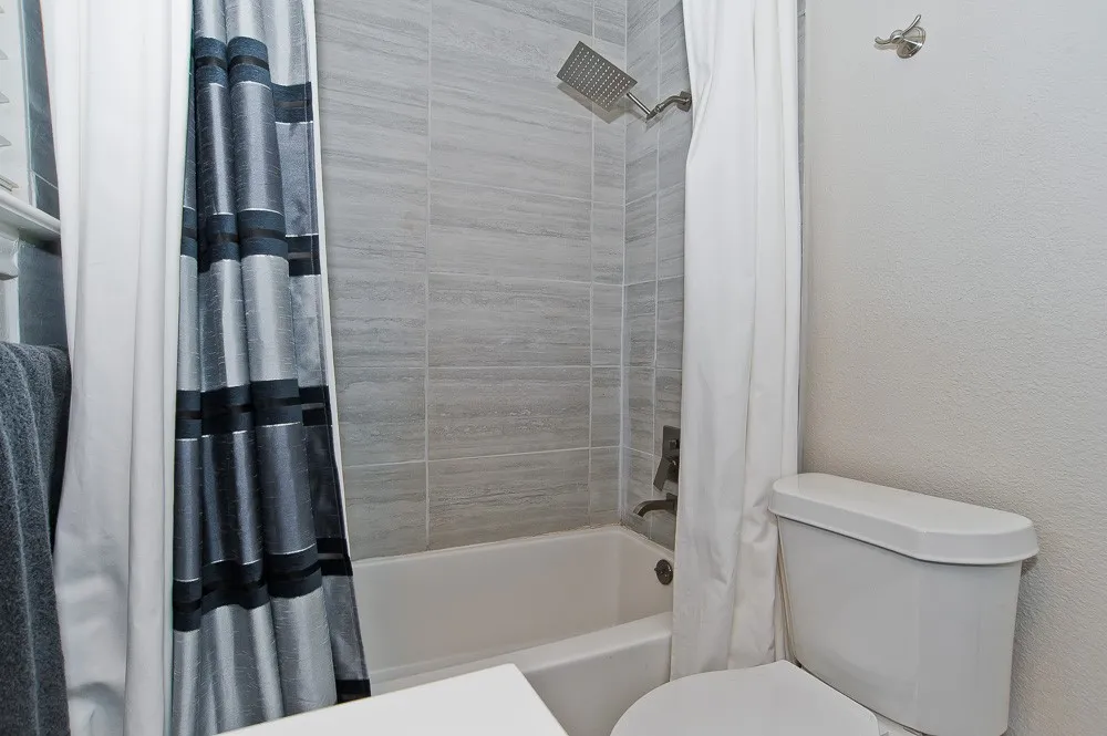 Single Family Residence For Sale in Dallas County , 1810 Shaw Street, Dallas, Texas 75212, 3 Bedroom, 1 Bathroom, Garage spaces, 810 Sqft, built in 1961, mls#21293202, Real Estate Agent in Dallas, Homes For Sale in Dallas county, Homes For Sale in Dallas, Realtor in Dallas Texas, Real Estate Brokerage Independent Realty Texas, Luminita Cordes Realtor