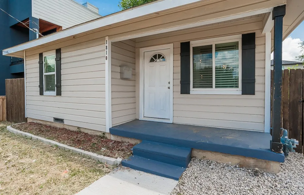 Single Family Residence For Sale in Dallas County , 1810 Shaw Street, Dallas, Texas 75212, 3 Bedroom, 1 Bathroom, Garage spaces, 810 Sqft, built in 1961, mls#21293202, Real Estate Agent in Dallas, Homes For Sale in Dallas county, Homes For Sale in Dallas, Realtor in Dallas Texas, Real Estate Brokerage Independent Realty Texas, Luminita Cordes Realtor
