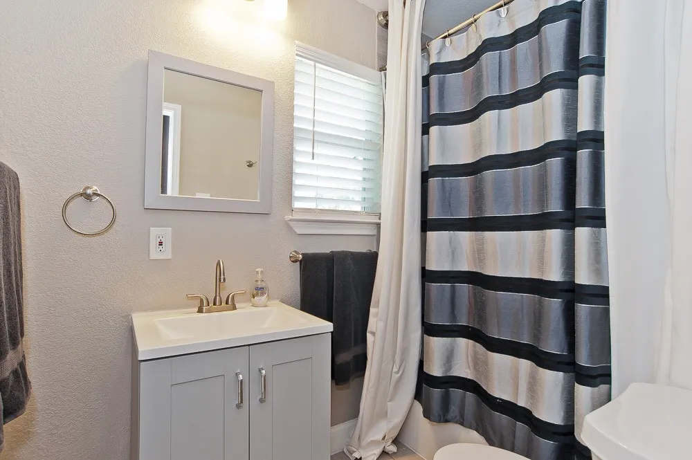 Single Family Residence For Sale in Dallas County , 1810 Shaw Street, Dallas, Texas 75212, 3 Bedroom, 1 Bathroom, Garage spaces, 810 Sqft, built in 1961, mls#21293202, Real Estate Agent in Dallas, Homes For Sale in Dallas county, Homes For Sale in Dallas, Realtor in Dallas Texas, Real Estate Brokerage Independent Realty Texas, Luminita Cordes Realtor