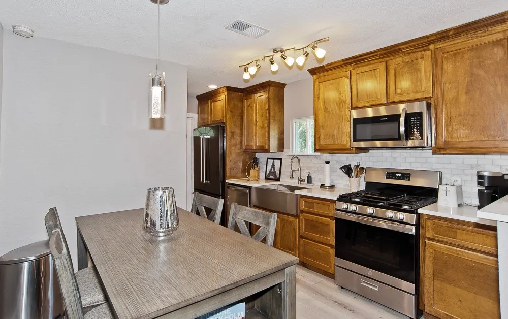 Single Family Residence For Sale in Dallas County , 1810 Shaw Street, Dallas, Texas 75212, 3 Bedroom, 1 Bathroom, Garage spaces, 810 Sqft, built in 1961, mls#21293202, Real Estate Agent in Dallas, Homes For Sale in Dallas county, Homes For Sale in Dallas, Realtor in Dallas Texas, Real Estate Brokerage Independent Realty Texas, Luminita Cordes Realtor