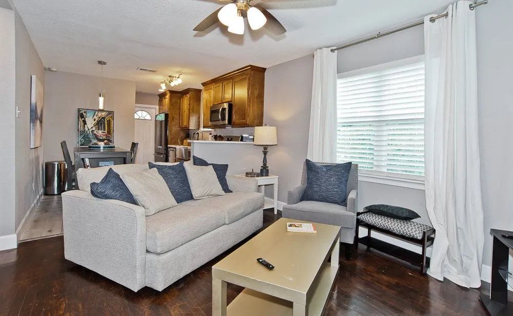Single Family Residence For Sale in Dallas County , 1810 Shaw Street, Dallas, Texas 75212, 3 Bedroom, 1 Bathroom, Garage spaces, 810 Sqft, built in 1961, mls#21293202, Real Estate Agent in Dallas, Homes For Sale in Dallas county, Homes For Sale in Dallas, Realtor in Dallas Texas, Real Estate Brokerage Independent Realty Texas, Luminita Cordes Realtor