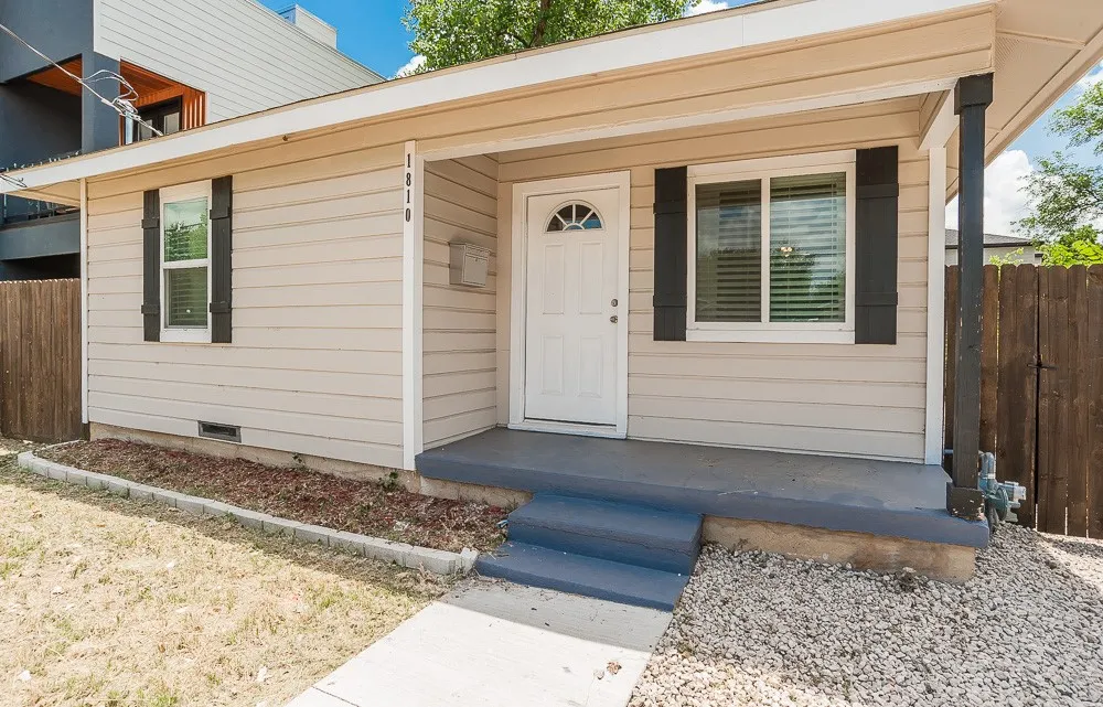 Single Family Residence For Sale in Dallas County , 1810 Shaw Street, Dallas, Texas 75212, 3 Bedroom, 1 Bathroom, Garage spaces, 810 Sqft, built in 1961, mls#21293202, Real Estate Agent in Dallas, Homes For Sale in Dallas county, Homes For Sale in Dallas, Realtor in Dallas Texas, Real Estate Brokerage Independent Realty Texas, Luminita Cordes Realtor