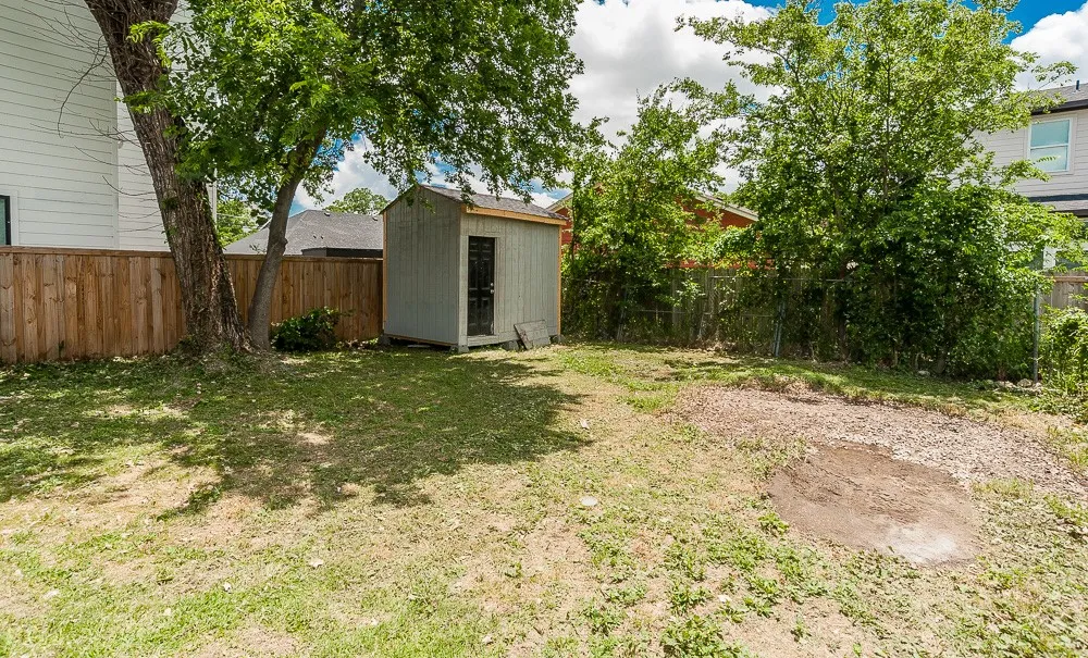 Single Family Residence For Sale in Dallas County , 1810 Shaw Street, Dallas, Texas 75212, 3 Bedroom, 1 Bathroom, Garage spaces, 810 Sqft, built in 1961, mls#21293202, Real Estate Agent in Dallas, Homes For Sale in Dallas county, Homes For Sale in Dallas, Realtor in Dallas Texas, Real Estate Brokerage Independent Realty Texas, Luminita Cordes Realtor