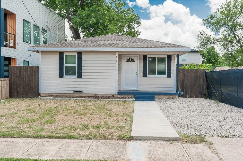 Single Family Residence For Sale in Dallas County , 1810 Shaw Street, Dallas, Texas 75212, 3 Bedroom, 1 Bathroom, Garage spaces, 810 Sqft, built in 1961, mls#21293202, Real Estate Agent in Dallas, Homes For Sale in Dallas county, Homes For Sale in Dallas, Realtor in Dallas Texas, Real Estate Brokerage Independent Realty Texas, Luminita Cordes Realtor