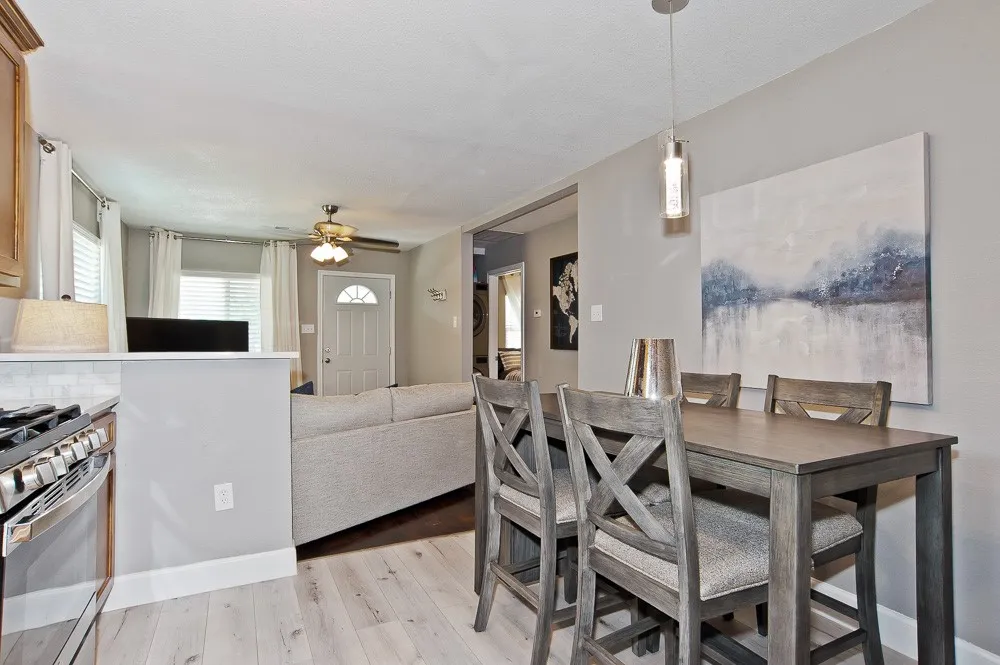 Single Family Residence For Sale in Dallas County , 1810 Shaw Street, Dallas, Texas 75212, 3 Bedroom, 1 Bathroom, Garage spaces, 810 Sqft, built in 1961, mls#21293202, Real Estate Agent in Dallas, Homes For Sale in Dallas county, Homes For Sale in Dallas, Realtor in Dallas Texas, Real Estate Brokerage Independent Realty Texas, Luminita Cordes Realtor