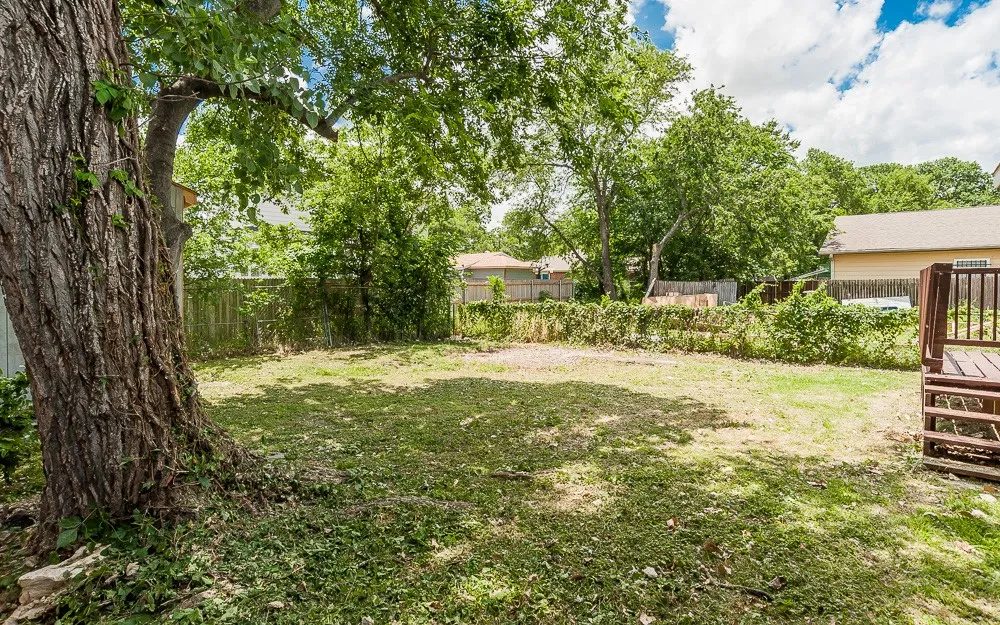 Single Family Residence For Sale in Dallas County , 1810 Shaw Street, Dallas, Texas 75212, 3 Bedroom, 1 Bathroom, Garage spaces, 810 Sqft, built in 1961, mls#21293202, Real Estate Agent in Dallas, Homes For Sale in Dallas county, Homes For Sale in Dallas, Realtor in Dallas Texas, Real Estate Brokerage Independent Realty Texas, Luminita Cordes Realtor