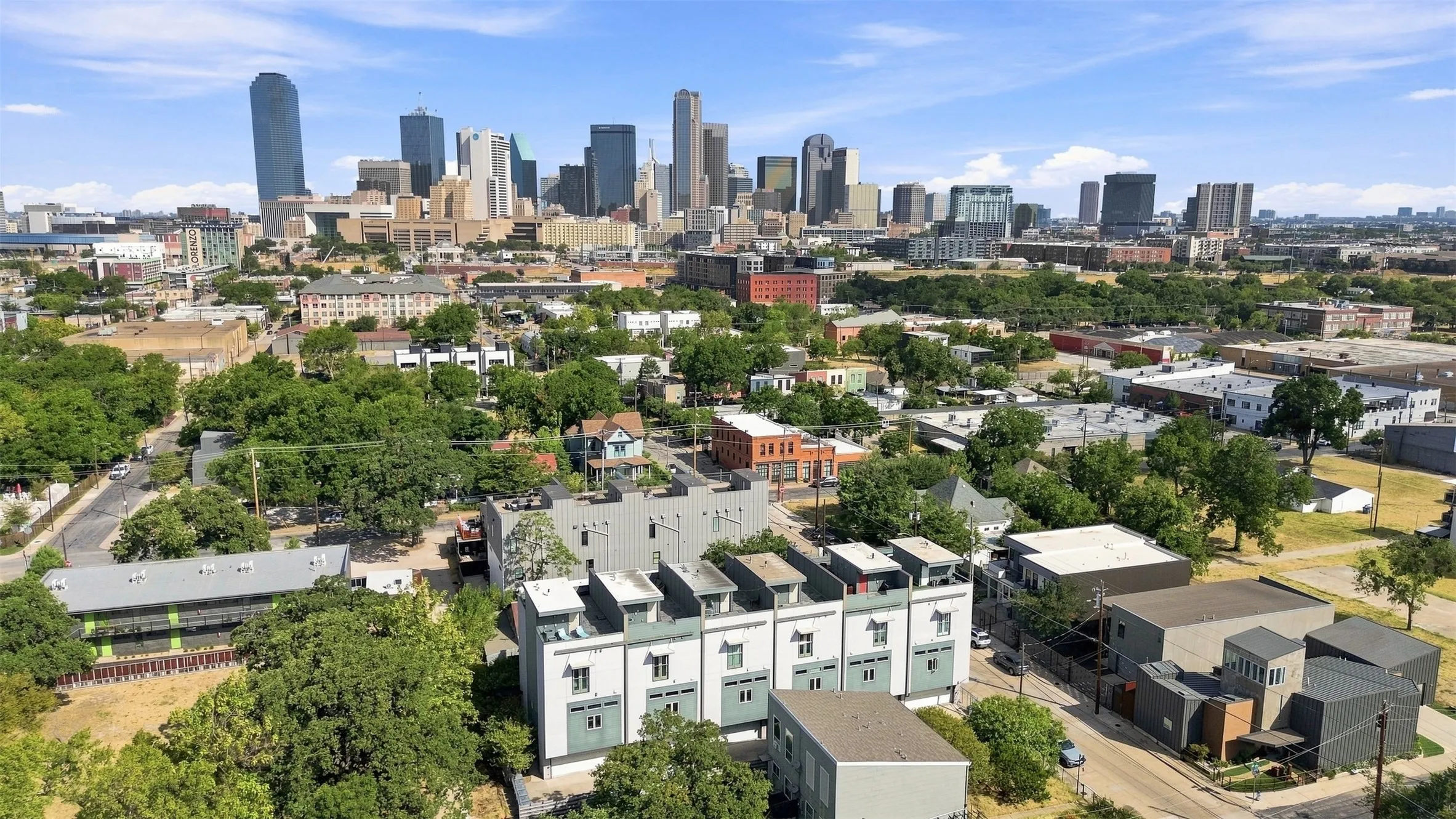 Townhouse For Sale in Dallas County , 1815 Browder Street E, Dallas, Texas 75215, 3 Bedroom, 4 Bathroom, 2 Garage spaces, 2,022 Sqft, built in 2015, Price $439,000, mls#21283930, Real Estate Agent in Dallas, Homes For Sale in Dallas county, Homes For Sale in Dallas, Realtor in Dallas Texas, Real Estate Brokerage Independent Realty Texas, Luminita Cordes Realtor