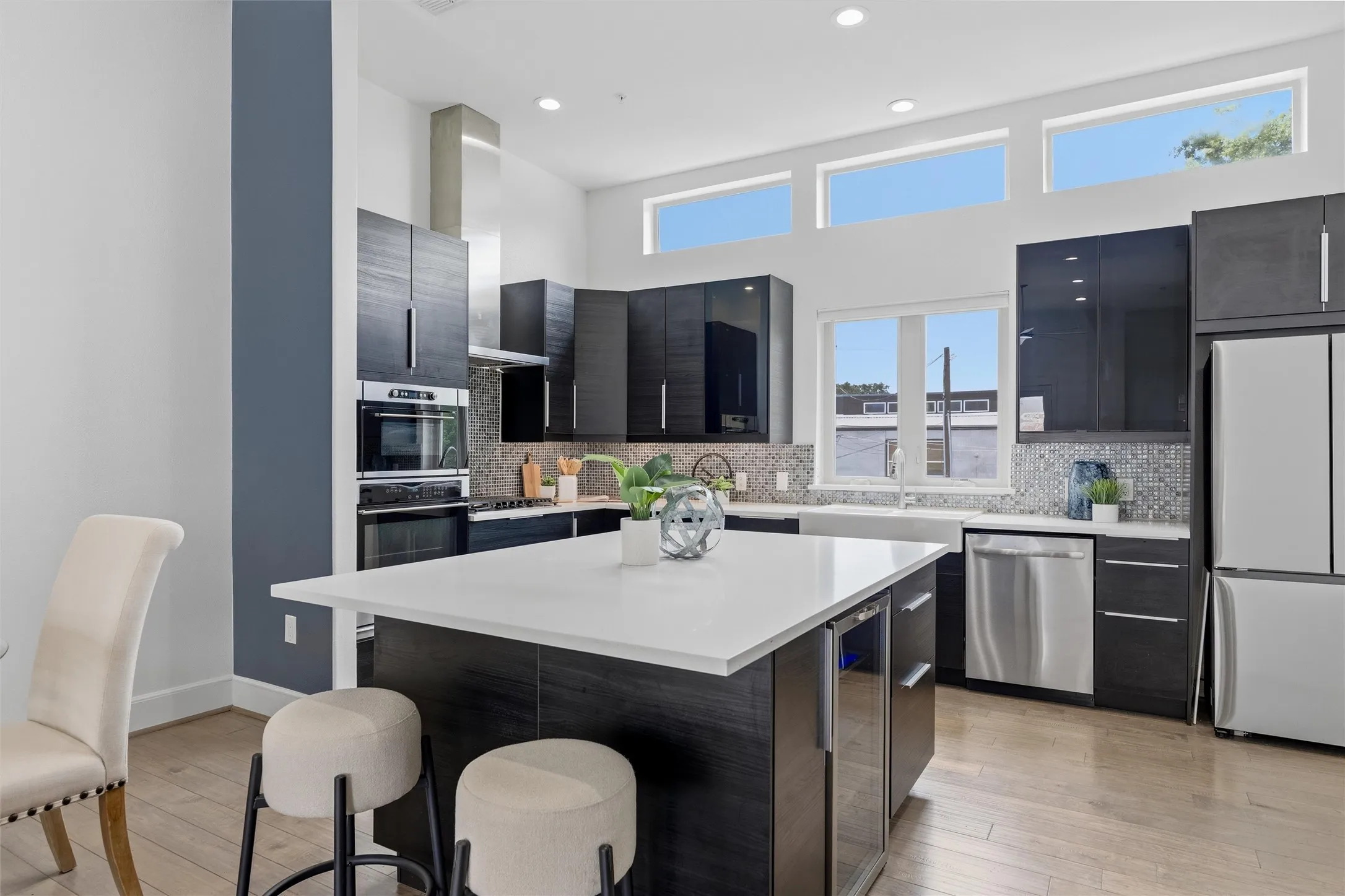 Townhouse For Sale in Dallas County , 1815 Browder Street E, Dallas, Texas 75215, 3 Bedroom, 4 Bathroom, 2 Garage spaces, 2,022 Sqft, built in 2015, Price $439,000, mls#21283930, Real Estate Agent in Dallas, Homes For Sale in Dallas county, Homes For Sale in Dallas, Realtor in Dallas Texas, Real Estate Brokerage Independent Realty Texas, Luminita Cordes Realtor