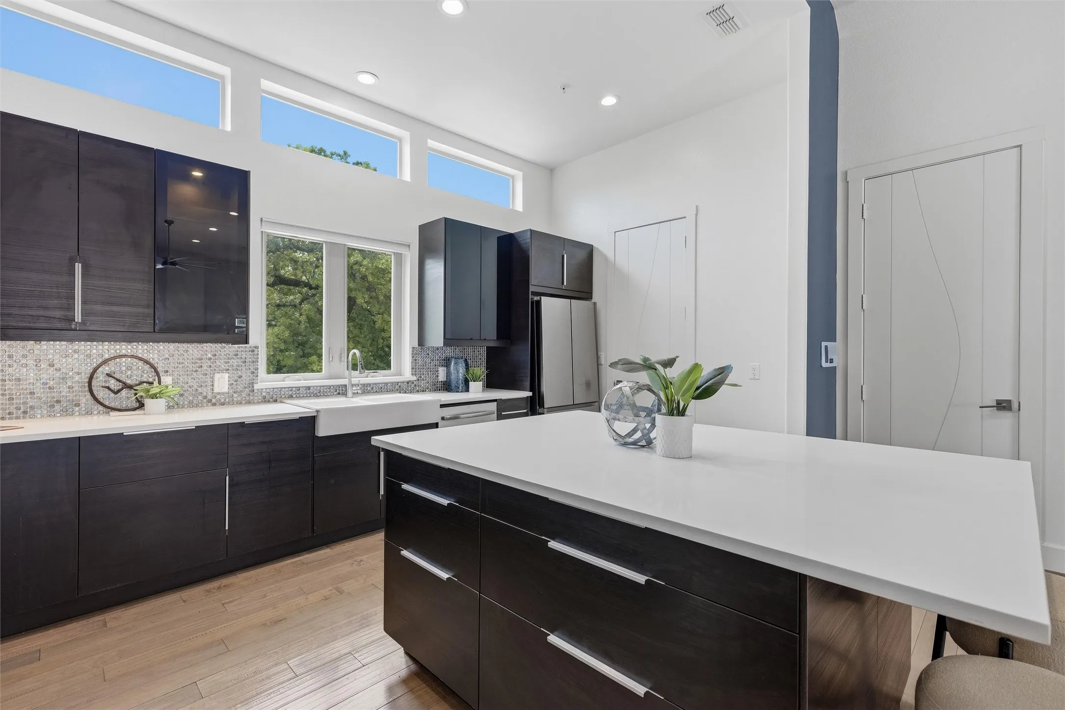Townhouse For Sale in Dallas County , 1815 Browder Street E, Dallas, Texas 75215, 3 Bedroom, 4 Bathroom, 2 Garage spaces, 2,022 Sqft, built in 2015, Price $439,000, mls#21283930, Real Estate Agent in Dallas, Homes For Sale in Dallas county, Homes For Sale in Dallas, Realtor in Dallas Texas, Real Estate Brokerage Independent Realty Texas, Luminita Cordes Realtor