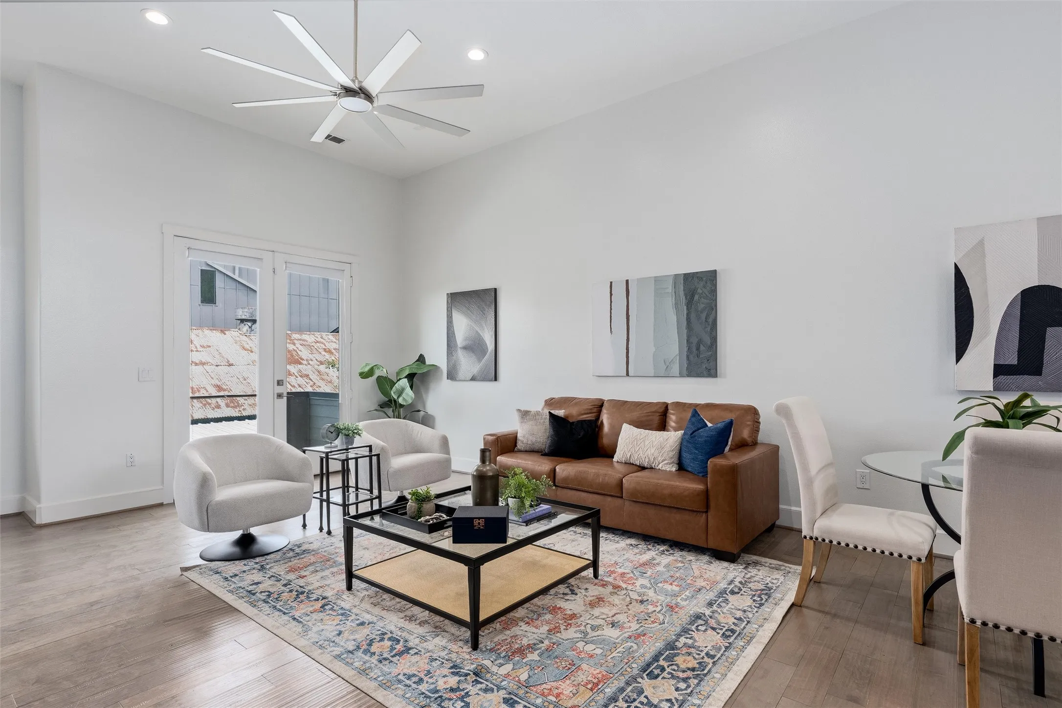 Townhouse For Sale in Dallas County , 1815 Browder Street E, Dallas, Texas 75215, 3 Bedroom, 4 Bathroom, 2 Garage spaces, 2,022 Sqft, built in 2015, Price $439,000, mls#21283930, Real Estate Agent in Dallas, Homes For Sale in Dallas county, Homes For Sale in Dallas, Realtor in Dallas Texas, Real Estate Brokerage Independent Realty Texas, Luminita Cordes Realtor