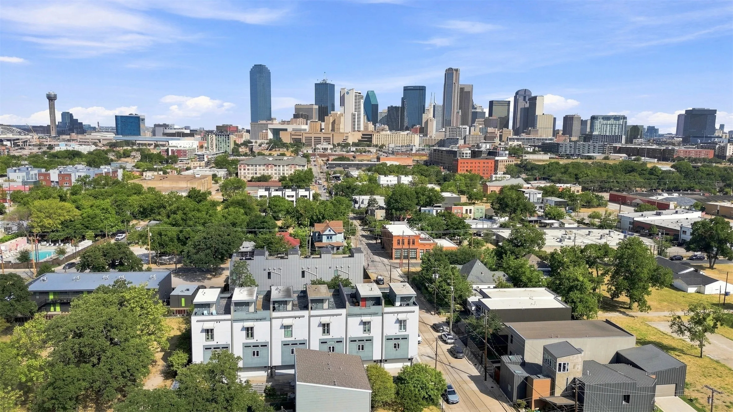 Townhouse For Sale in Dallas County , 1815 Browder Street E, Dallas, Texas 75215, 3 Bedroom, 4 Bathroom, 2 Garage spaces, 2,022 Sqft, built in 2015, Price $439,000, mls#21283930, Real Estate Agent in Dallas, Homes For Sale in Dallas county, Homes For Sale in Dallas, Realtor in Dallas Texas, Real Estate Brokerage Independent Realty Texas, Luminita Cordes Realtor