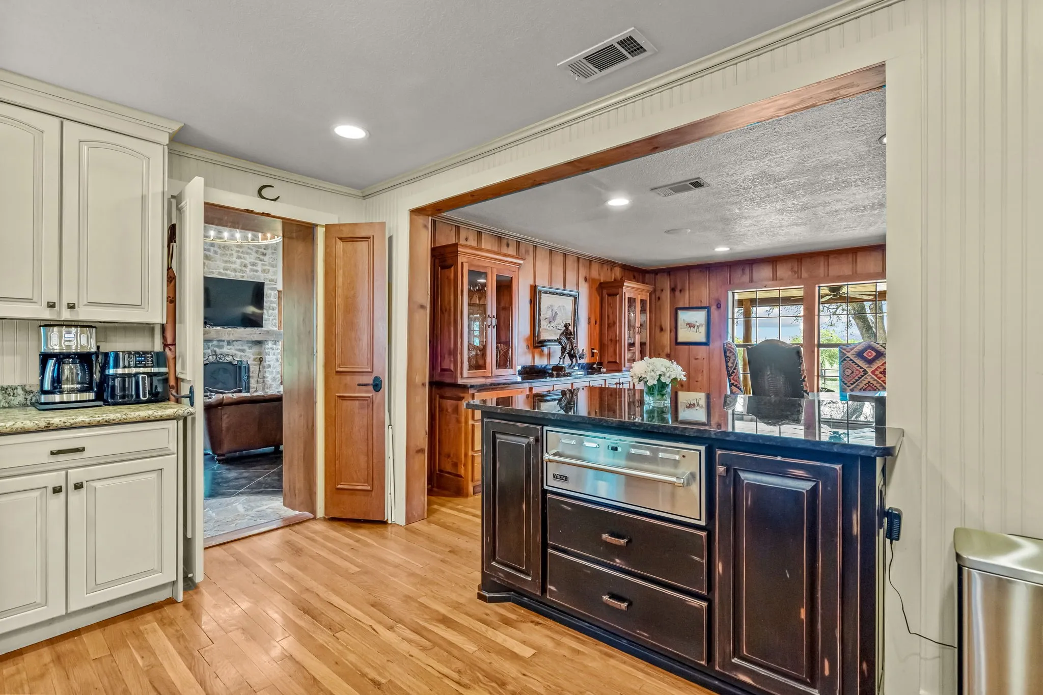 Farm For Sale in Bosque County , 660 FM 203, Walnut Springs, Texas 76690, 2 Bedroom, 2 Bathroom, Garage spaces, 1,941 Sqft, built in 1960, mls#21288812, Real Estate Agent in Walnut Springs, Homes For Sale in Bosque county, Homes For Sale in Walnut Springs, Realtor in Walnut Springs Texas, Real Estate Brokerage Independent Realty Texas, Luminita Cordes Realtor