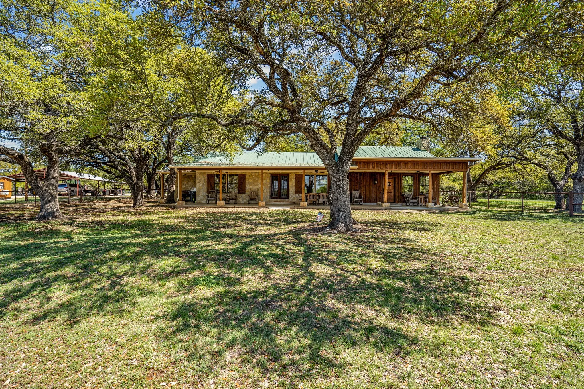 Farm For Sale in Bosque County , 660 FM 203, Walnut Springs, Texas 76690, 2 Bedroom, 2 Bathroom, Garage spaces, 1,941 Sqft, built in 1960, mls#21288812, Real Estate Agent in Walnut Springs, Homes For Sale in Bosque county, Homes For Sale in Walnut Springs, Realtor in Walnut Springs Texas, Real Estate Brokerage Independent Realty Texas, Luminita Cordes Realtor