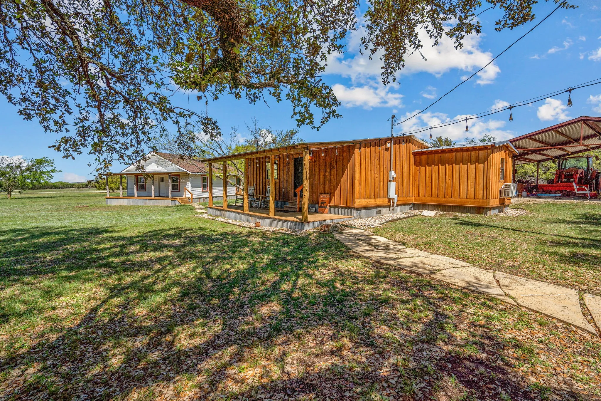 Farm For Sale in Bosque County , 660 FM 203, Walnut Springs, Texas 76690, 2 Bedroom, 2 Bathroom, Garage spaces, 1,941 Sqft, built in 1960, mls#21288812, Real Estate Agent in Walnut Springs, Homes For Sale in Bosque county, Homes For Sale in Walnut Springs, Realtor in Walnut Springs Texas, Real Estate Brokerage Independent Realty Texas, Luminita Cordes Realtor