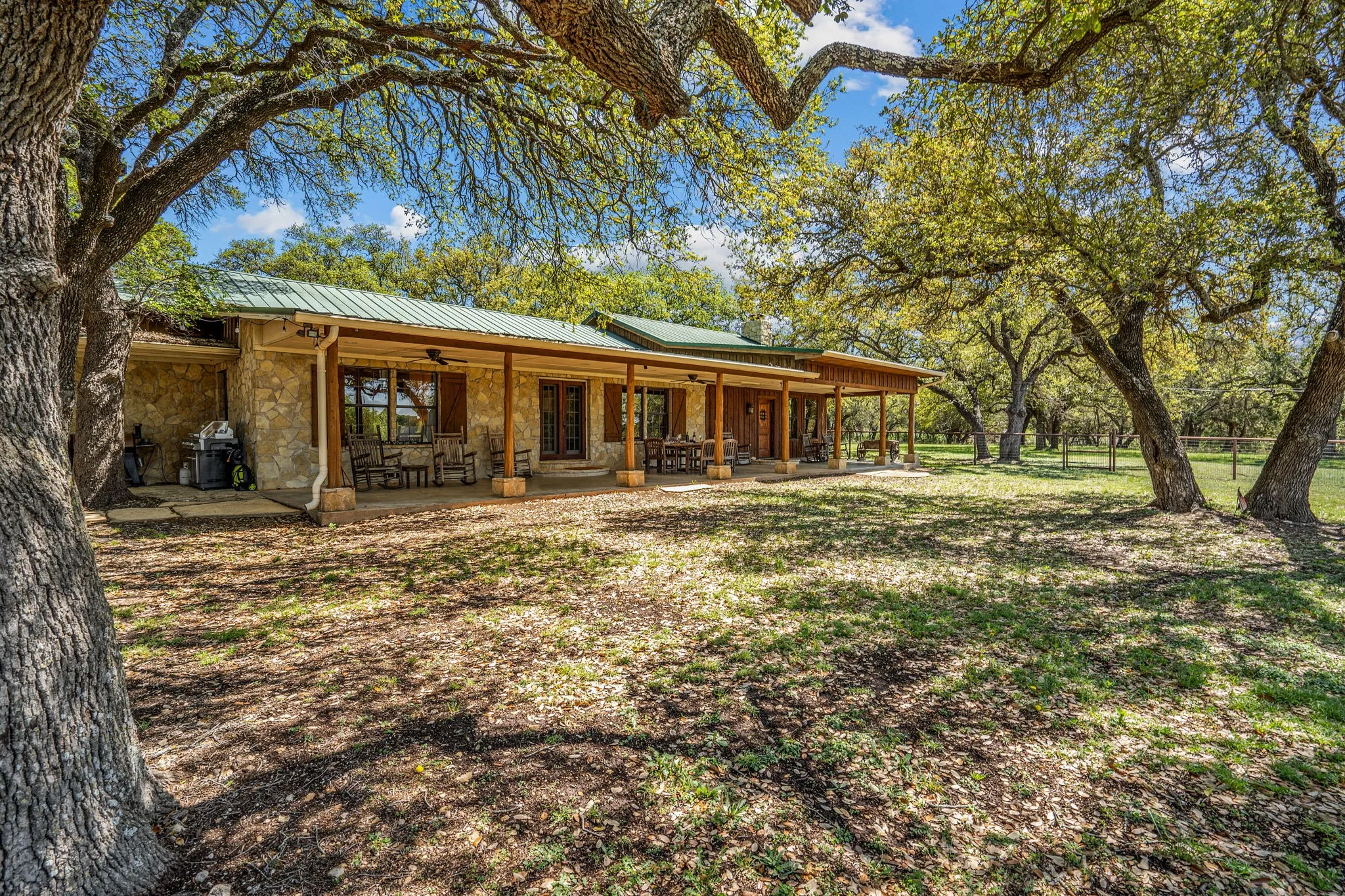 Farm For Sale in Bosque County , 660 FM 203, Walnut Springs, Texas 76690, 2 Bedroom, 2 Bathroom, Garage spaces, 1,941 Sqft, built in 1960, mls#21288812, Real Estate Agent in Walnut Springs, Homes For Sale in Bosque county, Homes For Sale in Walnut Springs, Realtor in Walnut Springs Texas, Real Estate Brokerage Independent Realty Texas, Luminita Cordes Realtor