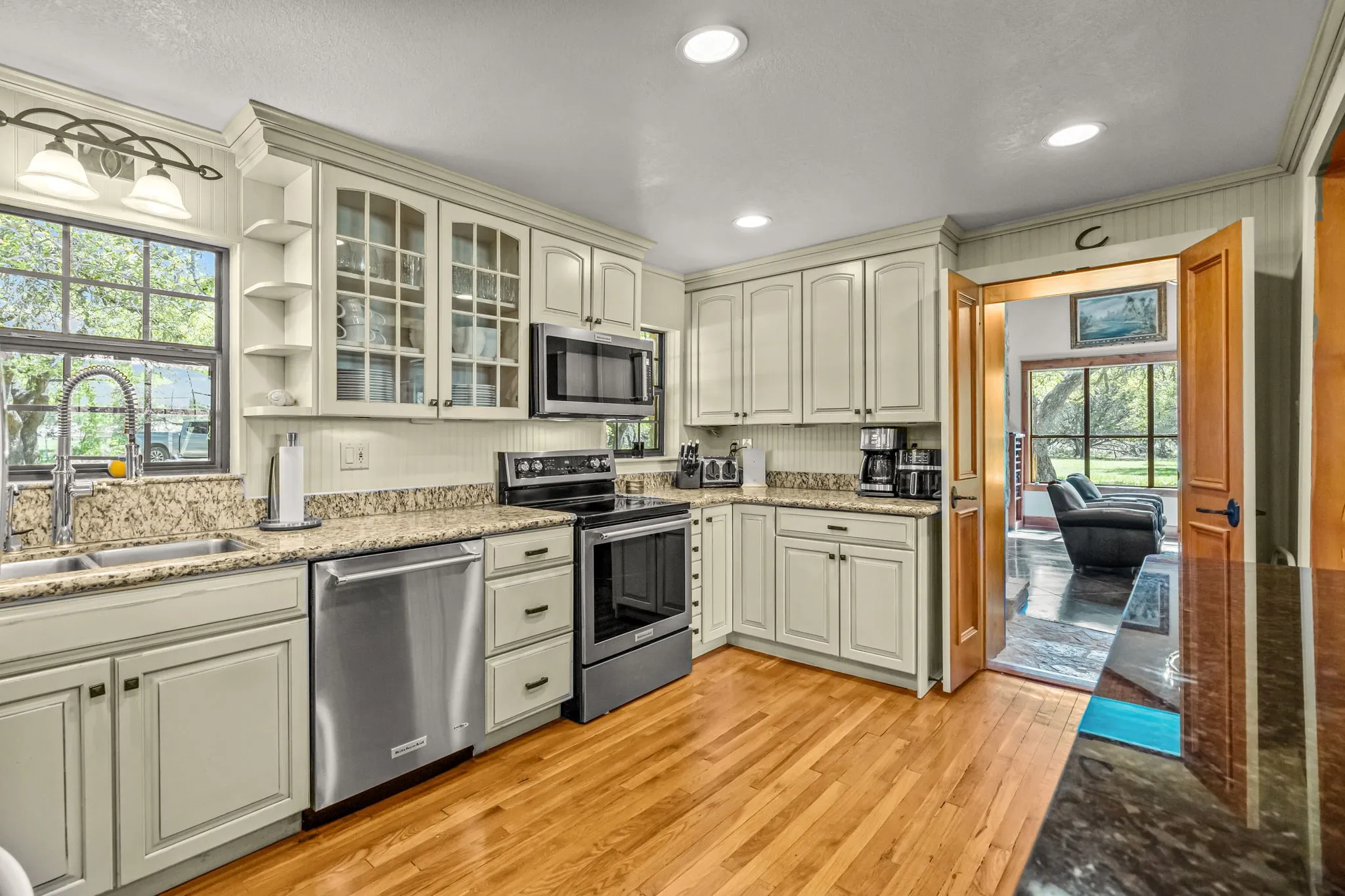 Farm For Sale in Bosque County , 660 FM 203, Walnut Springs, Texas 76690, 2 Bedroom, 2 Bathroom, Garage spaces, 1,941 Sqft, built in 1960, mls#21288812, Real Estate Agent in Walnut Springs, Homes For Sale in Bosque county, Homes For Sale in Walnut Springs, Realtor in Walnut Springs Texas, Real Estate Brokerage Independent Realty Texas, Luminita Cordes Realtor