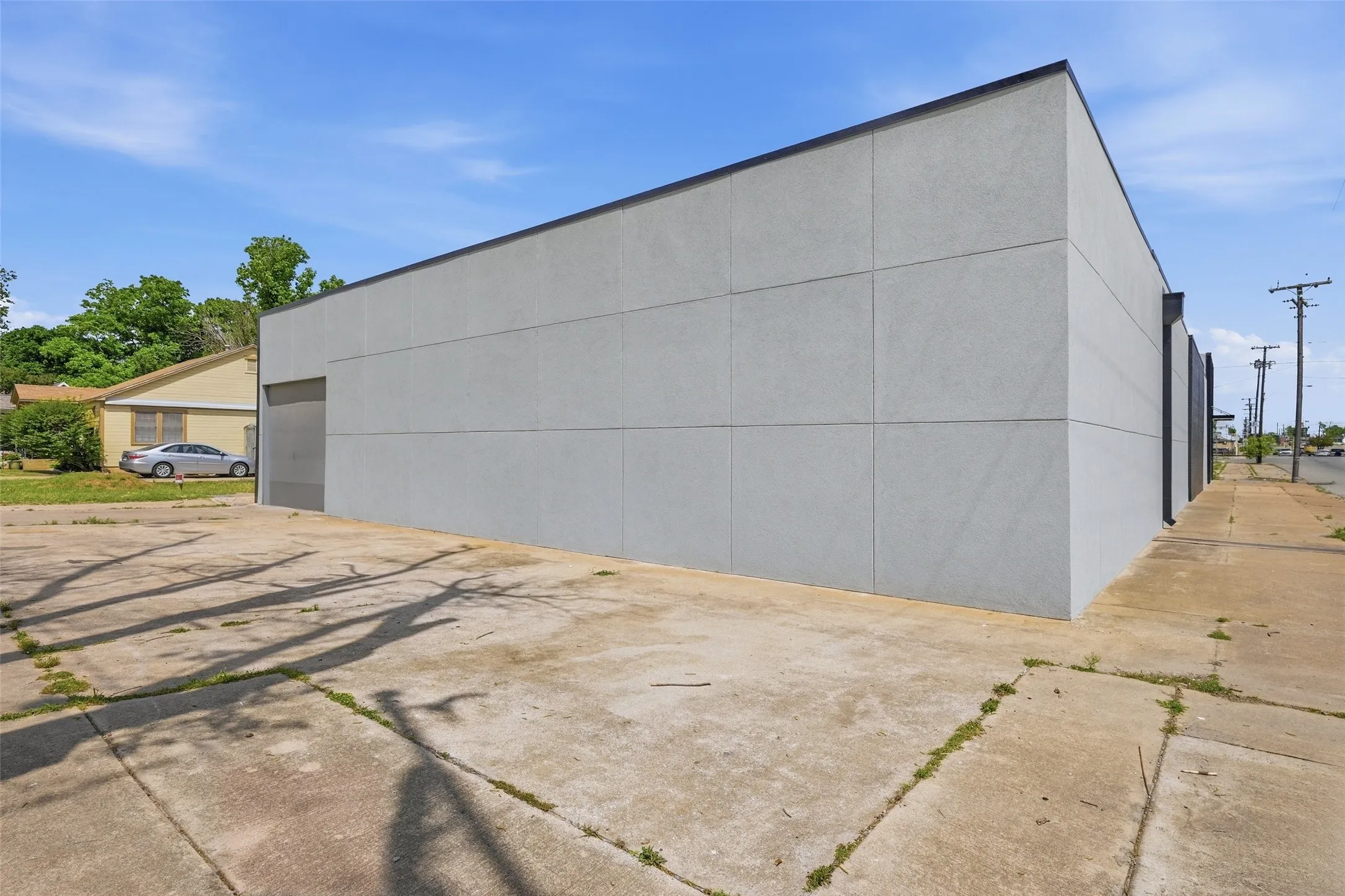 Industrial For Rent in Grayson County , 613 S Armstrong Avenue, Denison, Texas 75020, 0, 0, Garage spaces, 14,730 Sqft, built in 1975, mls#21291741, Real Estate Agent in Denison, Homes For Rent in Grayson county, Homes For Rent in Denison, Realtor in Denison Texas, Real Estate Brokerage Independent Realty Texas, Luminita Cordes Realtor