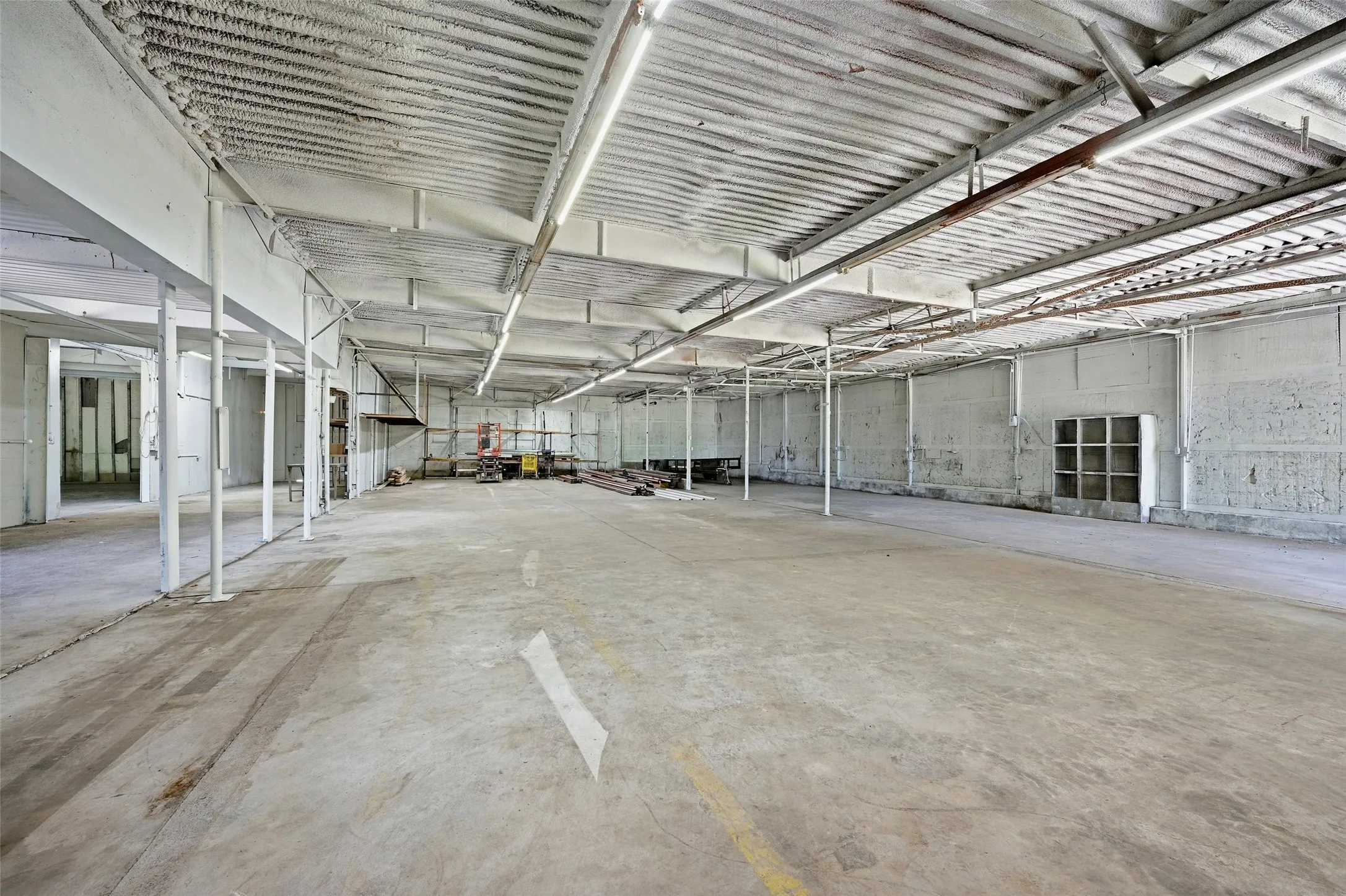 Industrial For Rent in Grayson County , 613 S Armstrong Avenue, Denison, Texas 75020, 0, 0, Garage spaces, 14,730 Sqft, built in 1975, mls#21291741, Real Estate Agent in Denison, Homes For Rent in Grayson county, Homes For Rent in Denison, Realtor in Denison Texas, Real Estate Brokerage Independent Realty Texas, Luminita Cordes Realtor