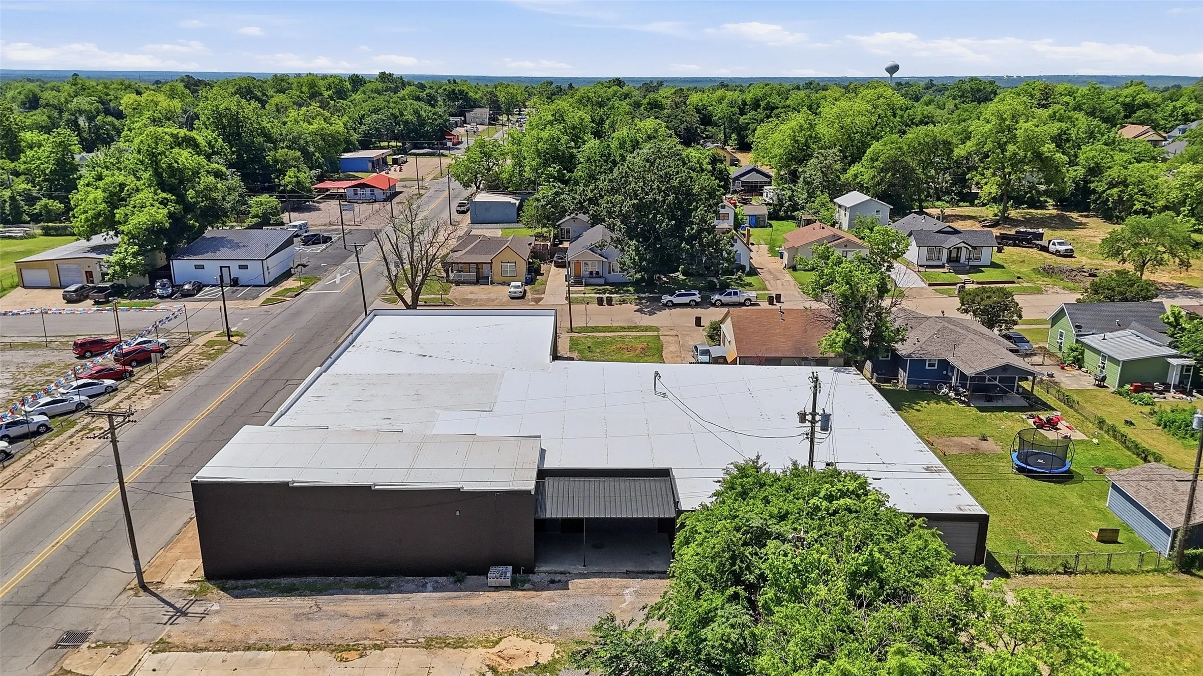 Industrial For Rent in Grayson County , 613 S Armstrong Avenue, Denison, Texas 75020, 0, 0, Garage spaces, 14,730 Sqft, built in 1975, mls#21291741, Real Estate Agent in Denison, Homes For Rent in Grayson county, Homes For Rent in Denison, Realtor in Denison Texas, Real Estate Brokerage Independent Realty Texas, Luminita Cordes Realtor