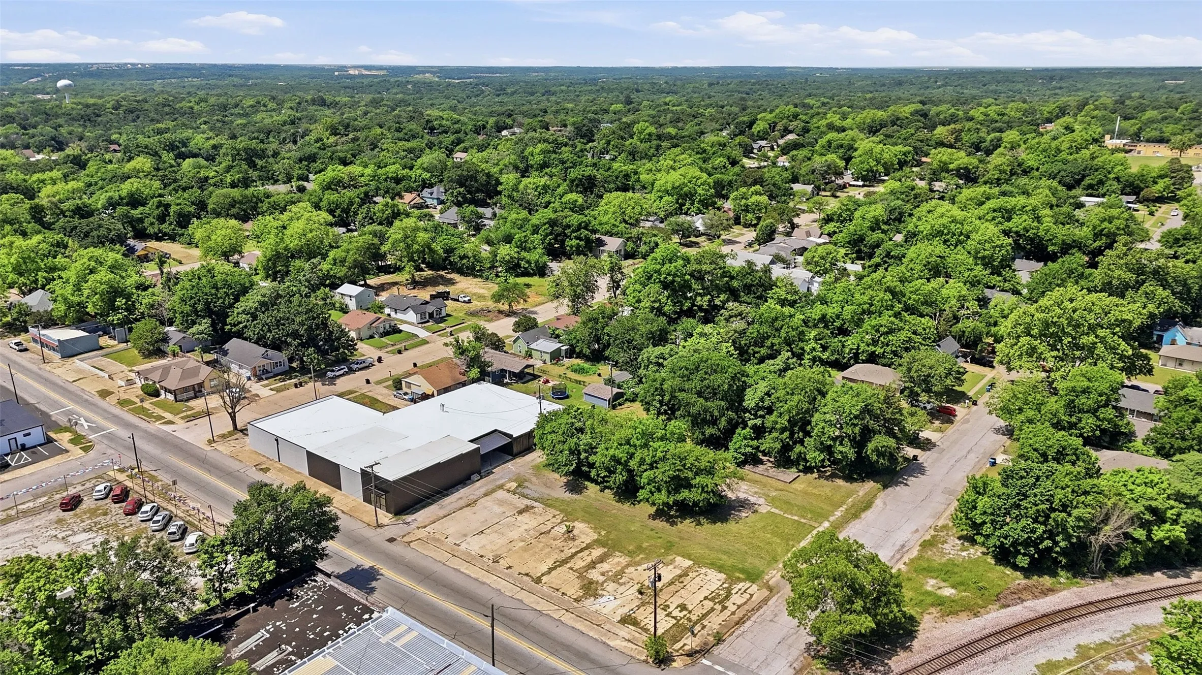 Industrial For Rent in Grayson County , 613 S Armstrong Avenue, Denison, Texas 75020, 0, 0, Garage spaces, 14,730 Sqft, built in 1975, mls#21291741, Real Estate Agent in Denison, Homes For Rent in Grayson county, Homes For Rent in Denison, Realtor in Denison Texas, Real Estate Brokerage Independent Realty Texas, Luminita Cordes Realtor