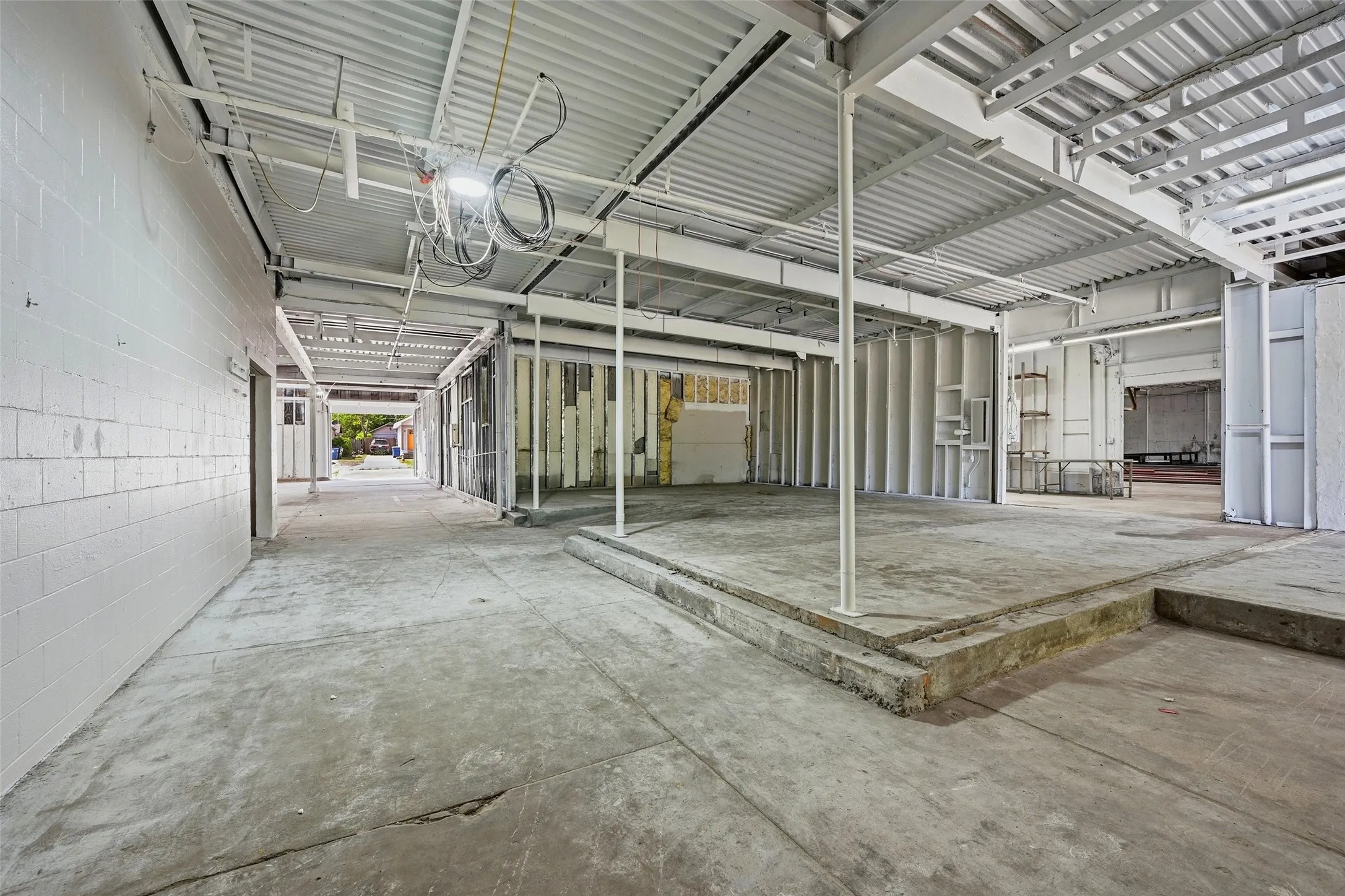 Industrial For Rent in Grayson County , 613 S Armstrong Avenue, Denison, Texas 75020, 0, 0, Garage spaces, 14,730 Sqft, built in 1975, mls#21291741, Real Estate Agent in Denison, Homes For Rent in Grayson county, Homes For Rent in Denison, Realtor in Denison Texas, Real Estate Brokerage Independent Realty Texas, Luminita Cordes Realtor