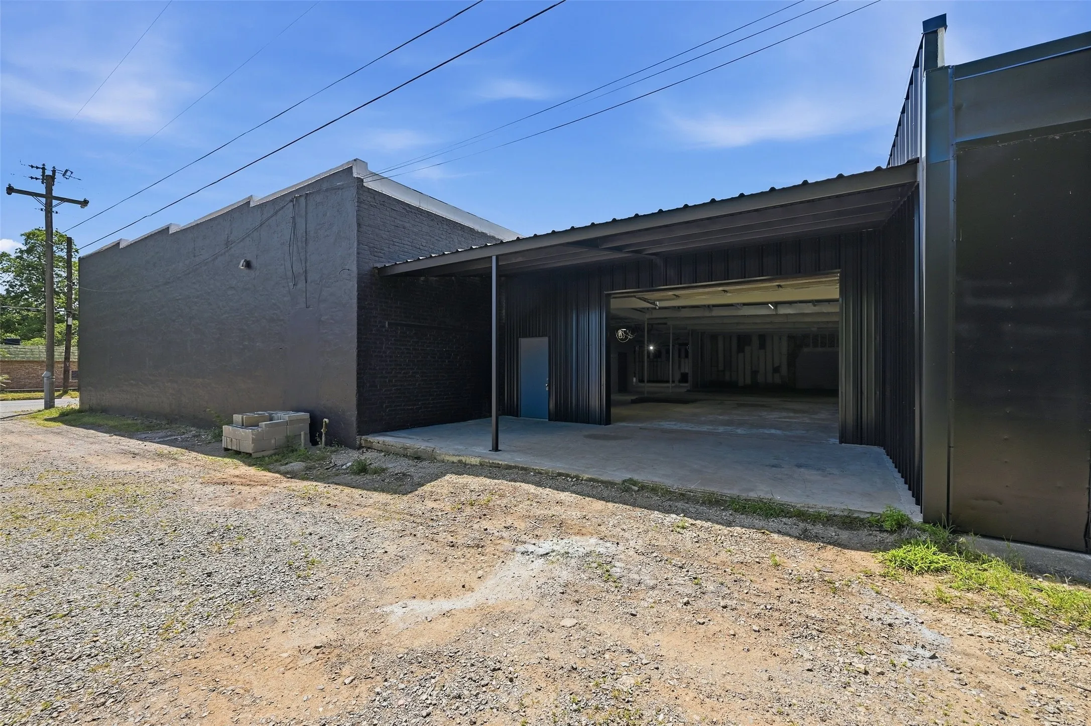 Industrial For Rent in Grayson County , 613 S Armstrong Avenue, Denison, Texas 75020, 0, 0, Garage spaces, 14,730 Sqft, built in 1975, mls#21291741, Real Estate Agent in Denison, Homes For Rent in Grayson county, Homes For Rent in Denison, Realtor in Denison Texas, Real Estate Brokerage Independent Realty Texas, Luminita Cordes Realtor