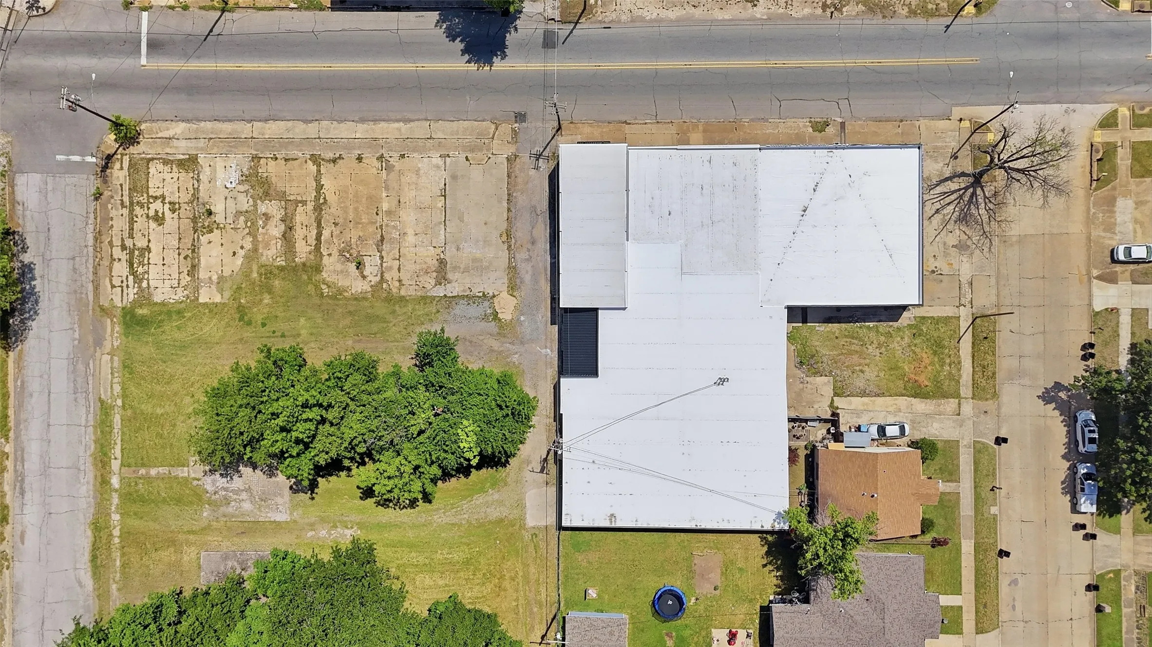 Industrial For Rent in Grayson County , 613 S Armstrong Avenue, Denison, Texas 75020, 0, 0, Garage spaces, 14,730 Sqft, built in 1975, mls#21291741, Real Estate Agent in Denison, Homes For Rent in Grayson county, Homes For Rent in Denison, Realtor in Denison Texas, Real Estate Brokerage Independent Realty Texas, Luminita Cordes Realtor