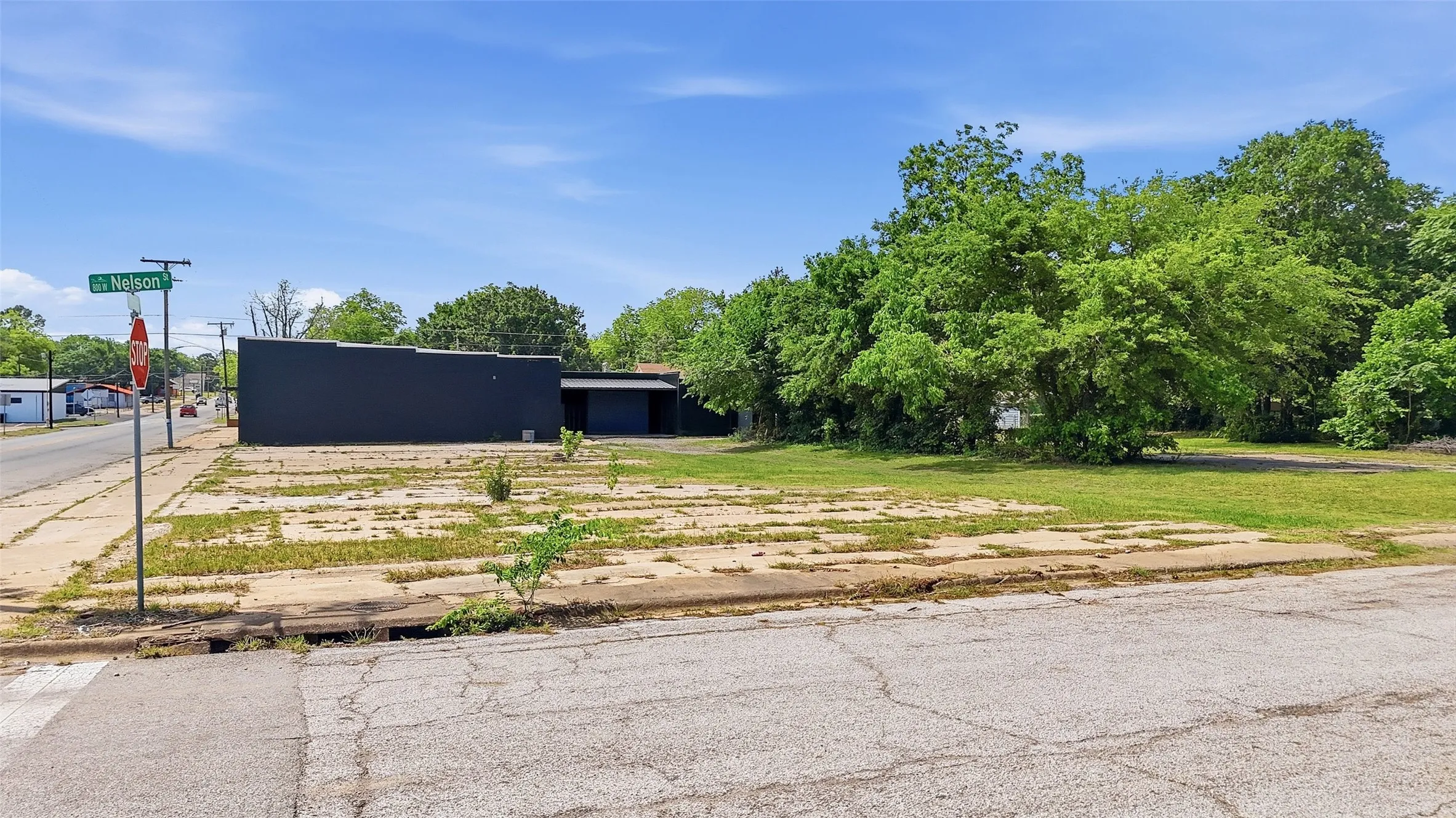 Industrial For Rent in Grayson County , 613 S Armstrong Avenue, Denison, Texas 75020, 0, 0, Garage spaces, 14,730 Sqft, built in 1975, mls#21291741, Real Estate Agent in Denison, Homes For Rent in Grayson county, Homes For Rent in Denison, Realtor in Denison Texas, Real Estate Brokerage Independent Realty Texas, Luminita Cordes Realtor