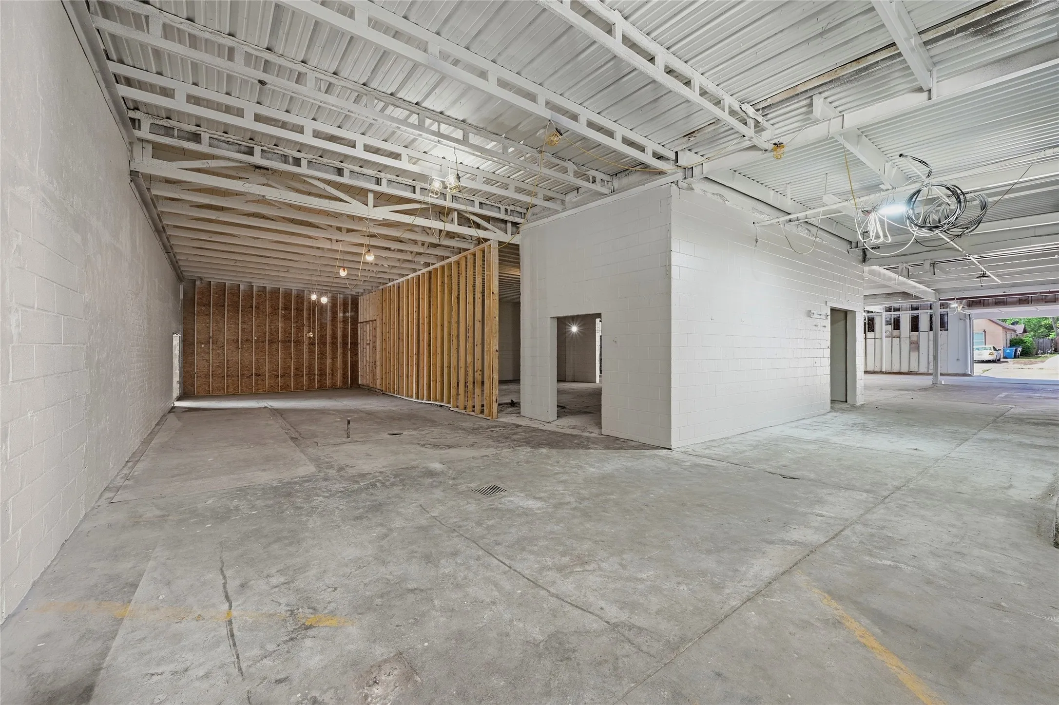 Industrial For Rent in Grayson County , 613 S Armstrong Avenue, Denison, Texas 75020, 0, 0, Garage spaces, 14,730 Sqft, built in 1975, mls#21291741, Real Estate Agent in Denison, Homes For Rent in Grayson county, Homes For Rent in Denison, Realtor in Denison Texas, Real Estate Brokerage Independent Realty Texas, Luminita Cordes Realtor