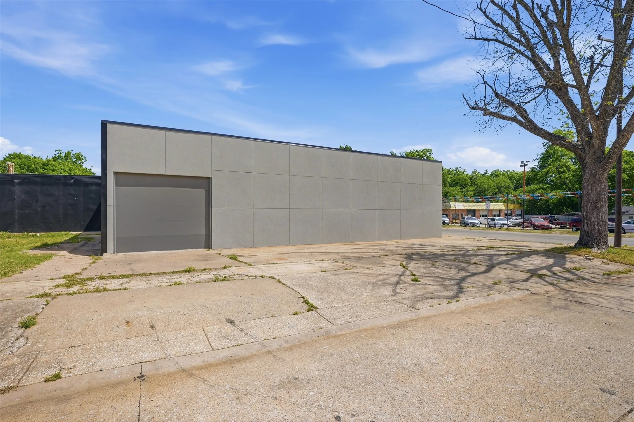 Industrial For Rent in Grayson County , 613 S Armstrong Avenue, Denison, Texas 75020, 0, 0, Garage spaces, 14,730 Sqft, built in 1975, mls#21291741, Real Estate Agent in Denison, Homes For Rent in Grayson county, Homes For Rent in Denison, Realtor in Denison Texas, Real Estate Brokerage Independent Realty Texas, Luminita Cordes Realtor
