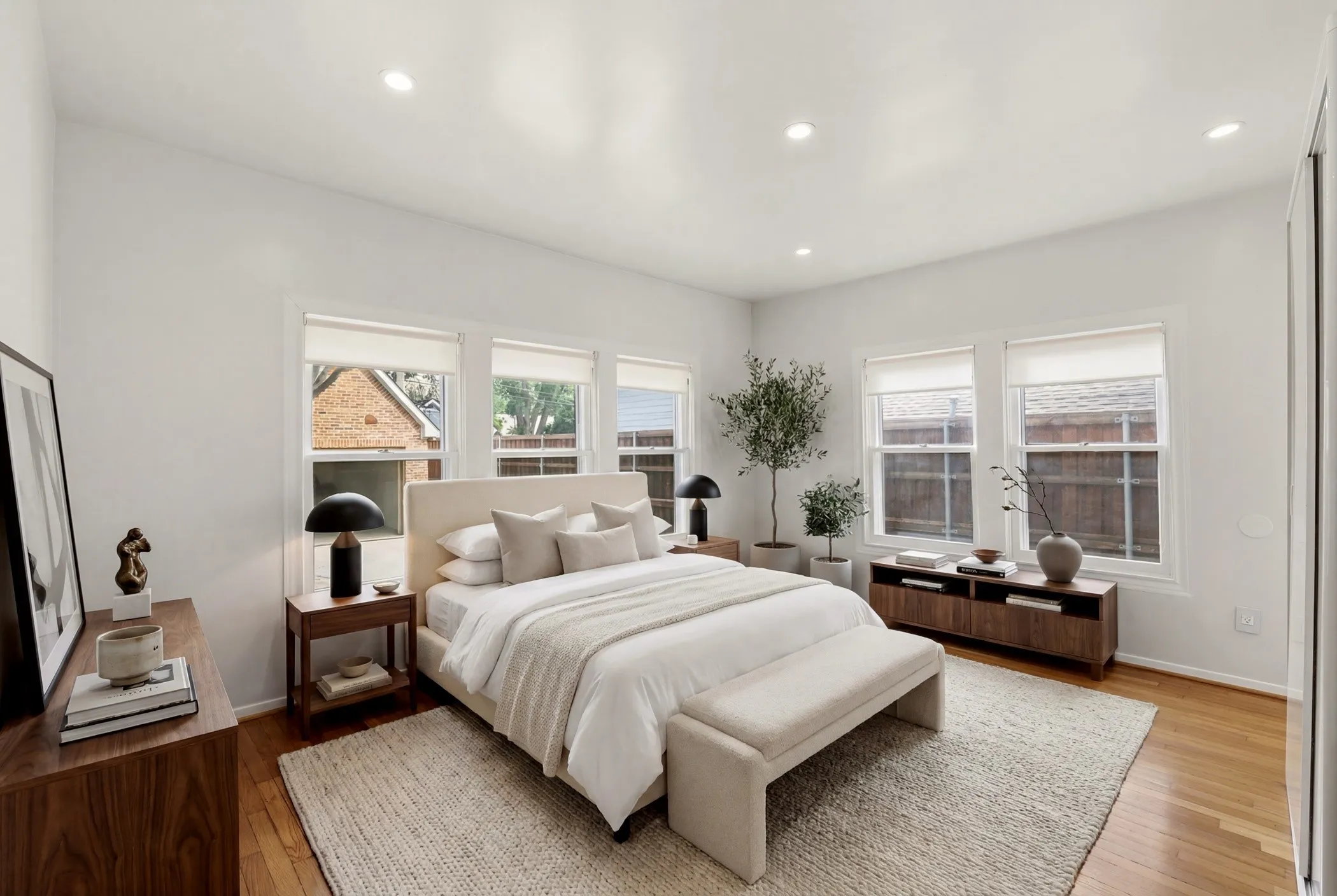 Single Family Residence For Rent in Dallas County , 825 Thomasson Drive, Dallas, Texas 75208, 2 Bedroom, 2 Bathroom, 2 Garage spaces, 1,317 Sqft, built in 1928, mls#21293219, Real Estate Agent in Dallas, Homes For Rent in Dallas county, Homes For Rent in Dallas, Realtor in Dallas Texas, Real Estate Brokerage Independent Realty Texas, Luminita Cordes Realtor