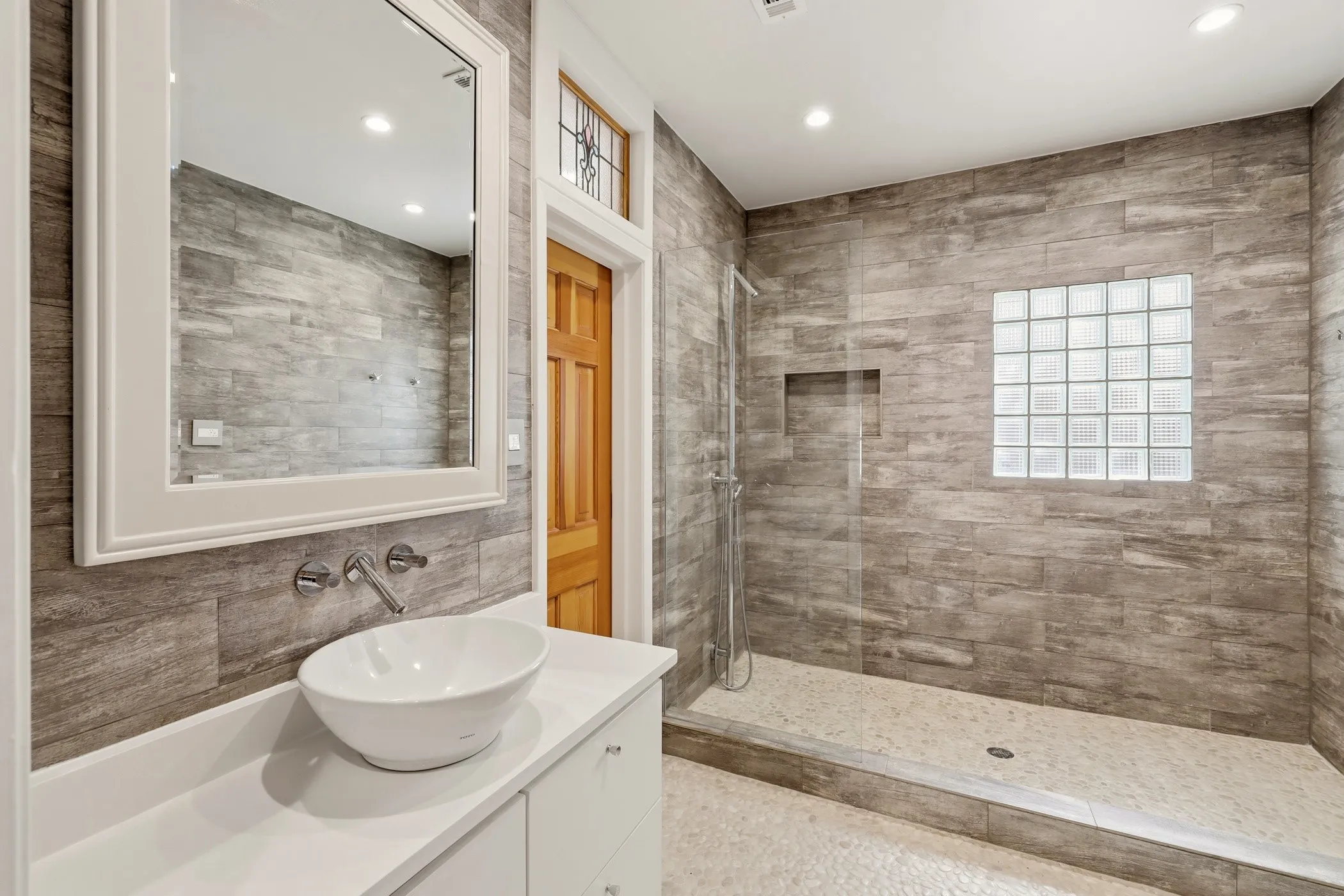 Single Family Residence For Rent in Dallas County , 825 Thomasson Drive, Dallas, Texas 75208, 2 Bedroom, 2 Bathroom, 2 Garage spaces, 1,317 Sqft, built in 1928, mls#21293219, Real Estate Agent in Dallas, Homes For Rent in Dallas county, Homes For Rent in Dallas, Realtor in Dallas Texas, Real Estate Brokerage Independent Realty Texas, Luminita Cordes Realtor