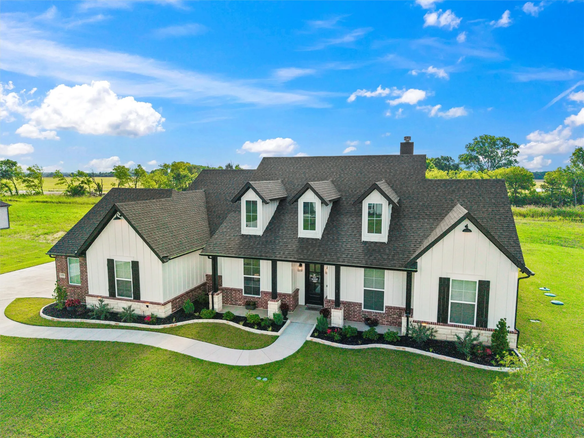 Single Family Residence For Sale in Ellis County , 133 Aiden Drive, Waxahachie, Texas 75165, 3 Bedroom, 3 Bathroom, 3 Garage spaces, 2,833 Sqft, built in 2024, mls#21292953, Real Estate Agent in Waxahachie, Homes For Sale in Ellis county, Homes For Sale in Waxahachie, Realtor in Waxahachie Texas, Real Estate Brokerage Independent Realty Texas, Luminita Cordes Realtor