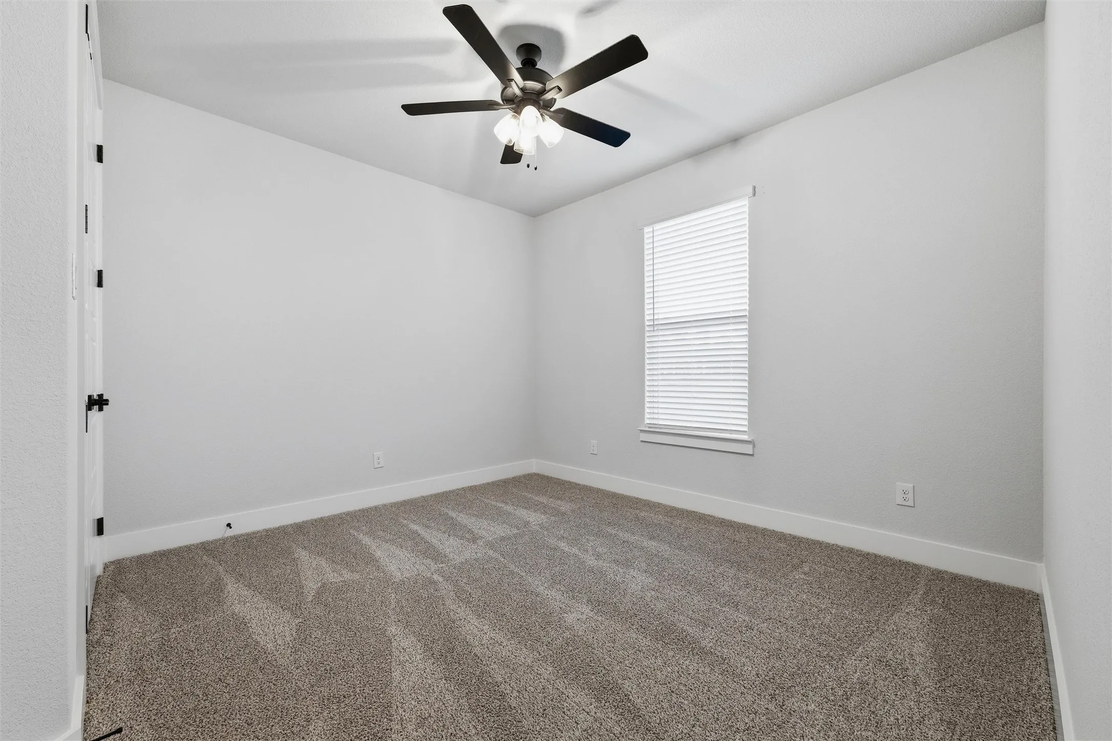 Single Family Residence For Sale in Ellis County , 133 Aiden Drive, Waxahachie, Texas 75165, 3 Bedroom, 3 Bathroom, 3 Garage spaces, 2,833 Sqft, built in 2024, mls#21292953, Real Estate Agent in Waxahachie, Homes For Sale in Ellis county, Homes For Sale in Waxahachie, Realtor in Waxahachie Texas, Real Estate Brokerage Independent Realty Texas, Luminita Cordes Realtor