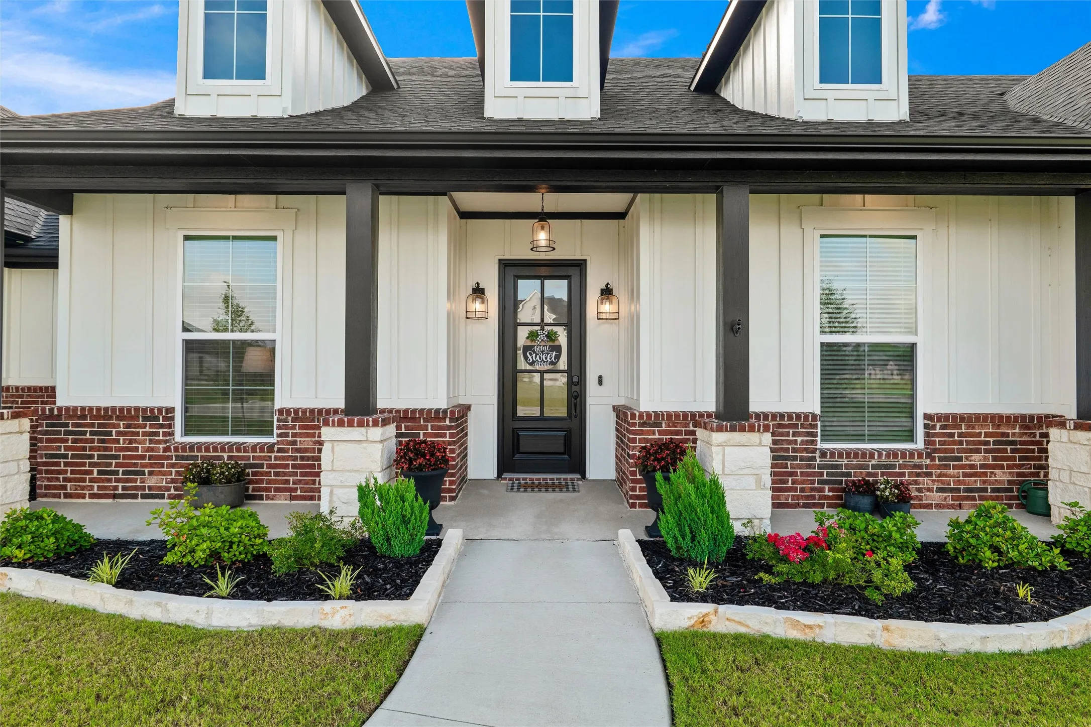 Single Family Residence For Sale in Ellis County , 133 Aiden Drive, Waxahachie, Texas 75165, 3 Bedroom, 3 Bathroom, 3 Garage spaces, 2,833 Sqft, built in 2024, mls#21292953, Real Estate Agent in Waxahachie, Homes For Sale in Ellis county, Homes For Sale in Waxahachie, Realtor in Waxahachie Texas, Real Estate Brokerage Independent Realty Texas, Luminita Cordes Realtor