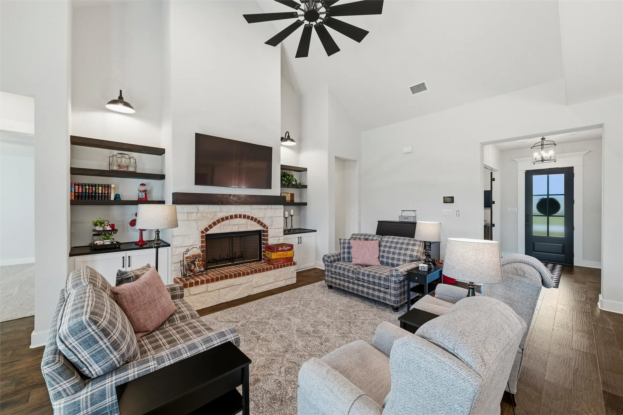 Single Family Residence For Sale in Ellis County , 133 Aiden Drive, Waxahachie, Texas 75165, 3 Bedroom, 3 Bathroom, 3 Garage spaces, 2,833 Sqft, built in 2024, mls#21292953, Real Estate Agent in Waxahachie, Homes For Sale in Ellis county, Homes For Sale in Waxahachie, Realtor in Waxahachie Texas, Real Estate Brokerage Independent Realty Texas, Luminita Cordes Realtor