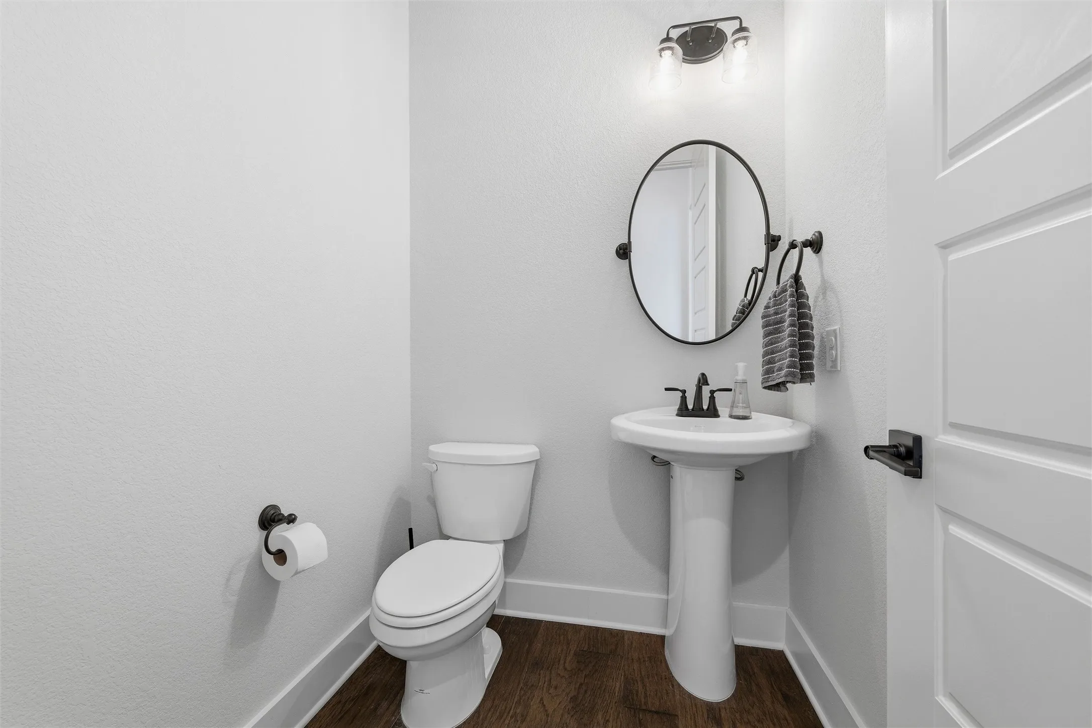 Single Family Residence For Sale in Ellis County , 133 Aiden Drive, Waxahachie, Texas 75165, 3 Bedroom, 3 Bathroom, 3 Garage spaces, 2,833 Sqft, built in 2024, mls#21292953, Real Estate Agent in Waxahachie, Homes For Sale in Ellis county, Homes For Sale in Waxahachie, Realtor in Waxahachie Texas, Real Estate Brokerage Independent Realty Texas, Luminita Cordes Realtor