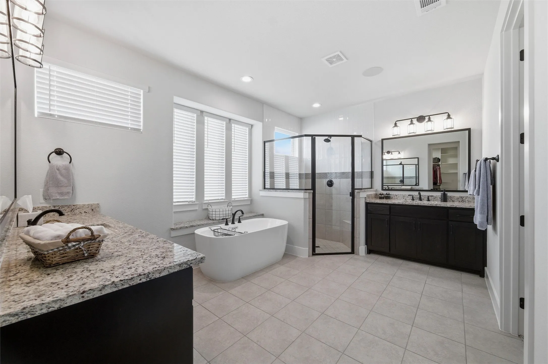Single Family Residence For Sale in Ellis County , 133 Aiden Drive, Waxahachie, Texas 75165, 3 Bedroom, 3 Bathroom, 3 Garage spaces, 2,833 Sqft, built in 2024, mls#21292953, Real Estate Agent in Waxahachie, Homes For Sale in Ellis county, Homes For Sale in Waxahachie, Realtor in Waxahachie Texas, Real Estate Brokerage Independent Realty Texas, Luminita Cordes Realtor