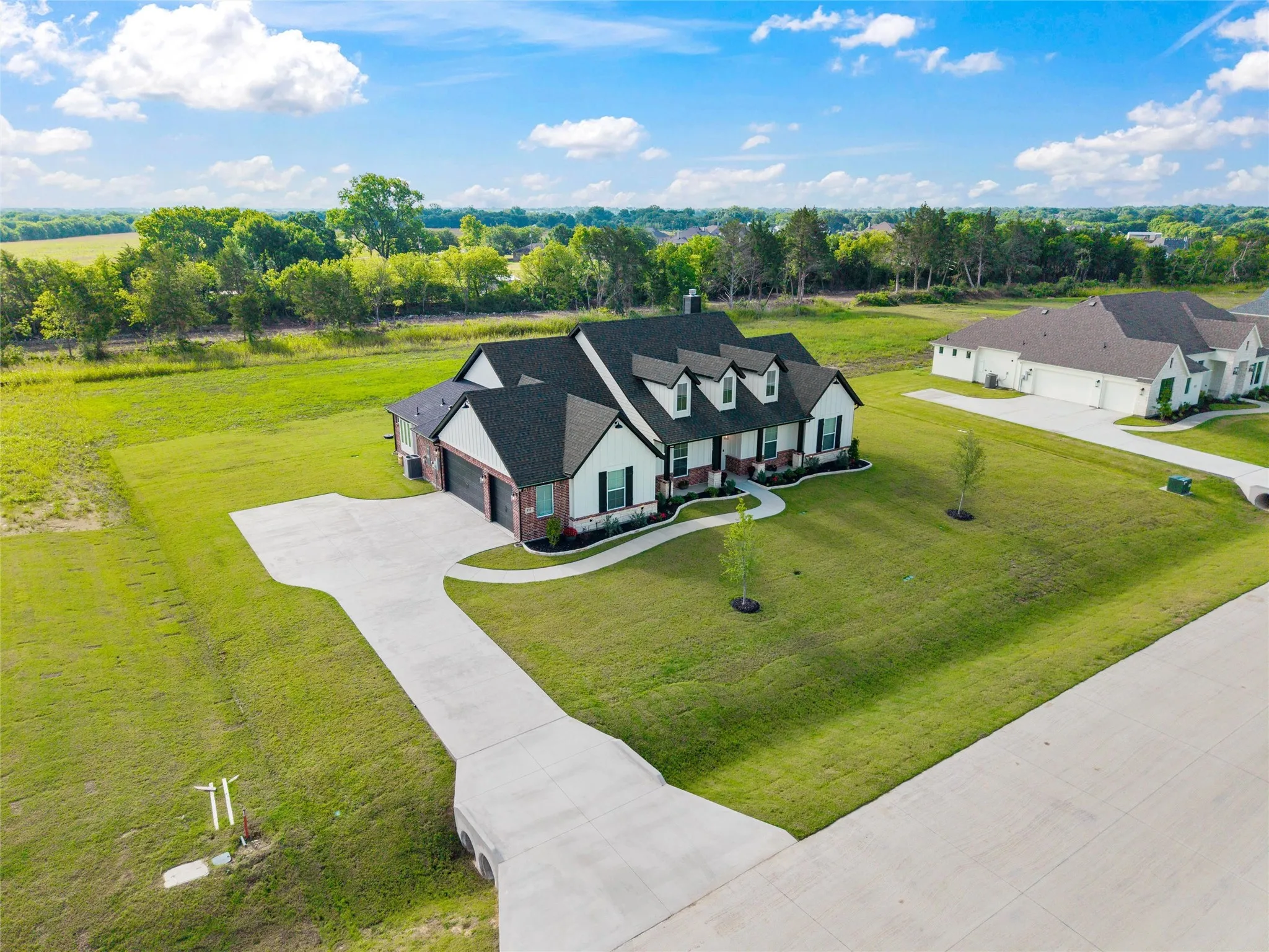 Single Family Residence For Sale in Ellis County , 133 Aiden Drive, Waxahachie, Texas 75165, 3 Bedroom, 3 Bathroom, 3 Garage spaces, 2,833 Sqft, built in 2024, mls#21292953, Real Estate Agent in Waxahachie, Homes For Sale in Ellis county, Homes For Sale in Waxahachie, Realtor in Waxahachie Texas, Real Estate Brokerage Independent Realty Texas, Luminita Cordes Realtor