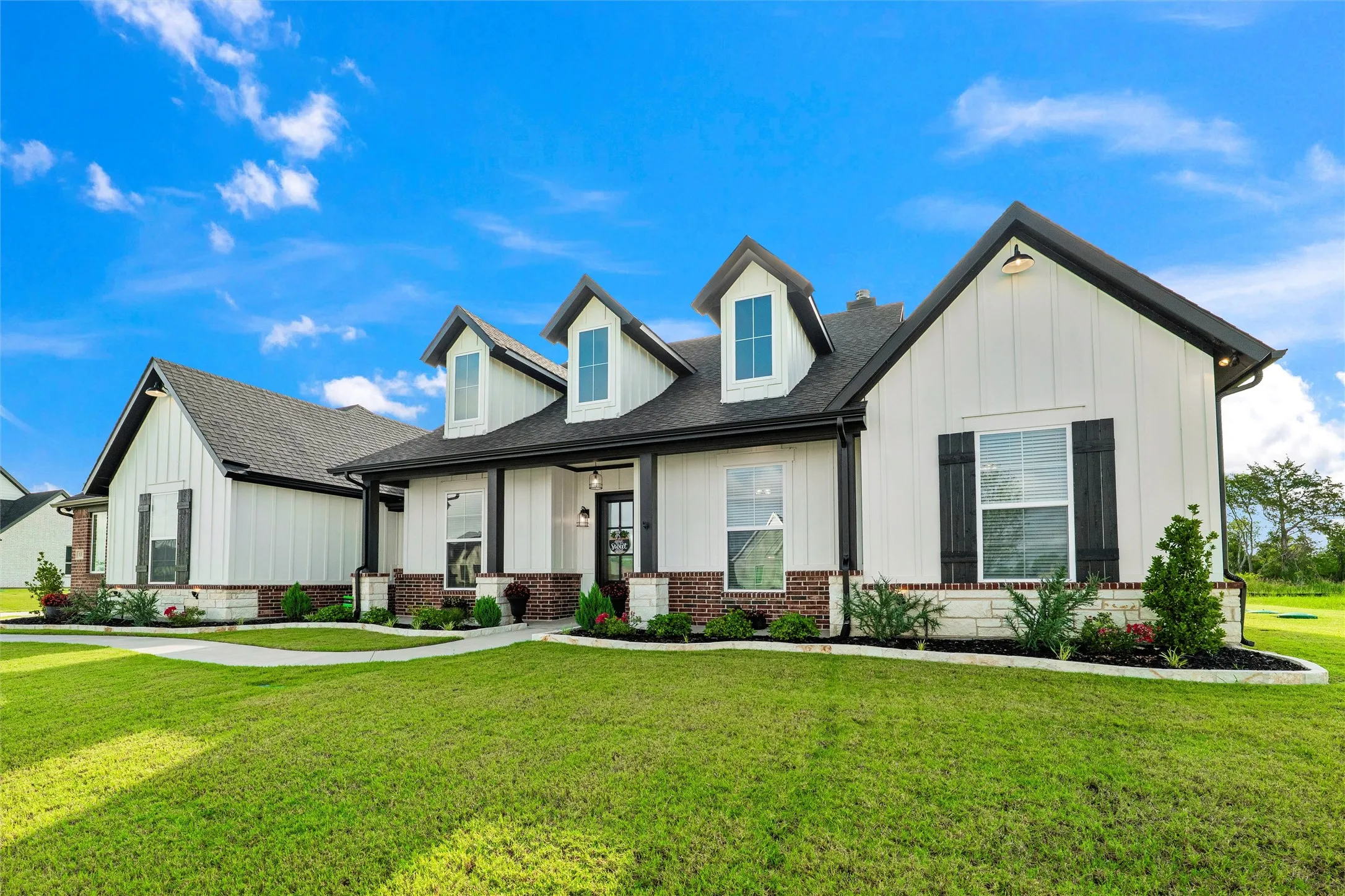 Single Family Residence For Sale in Ellis County , 133 Aiden Drive, Waxahachie, Texas 75165, 3 Bedroom, 3 Bathroom, 3 Garage spaces, 2,833 Sqft, built in 2024, mls#21292953, Real Estate Agent in Waxahachie, Homes For Sale in Ellis county, Homes For Sale in Waxahachie, Realtor in Waxahachie Texas, Real Estate Brokerage Independent Realty Texas, Luminita Cordes Realtor