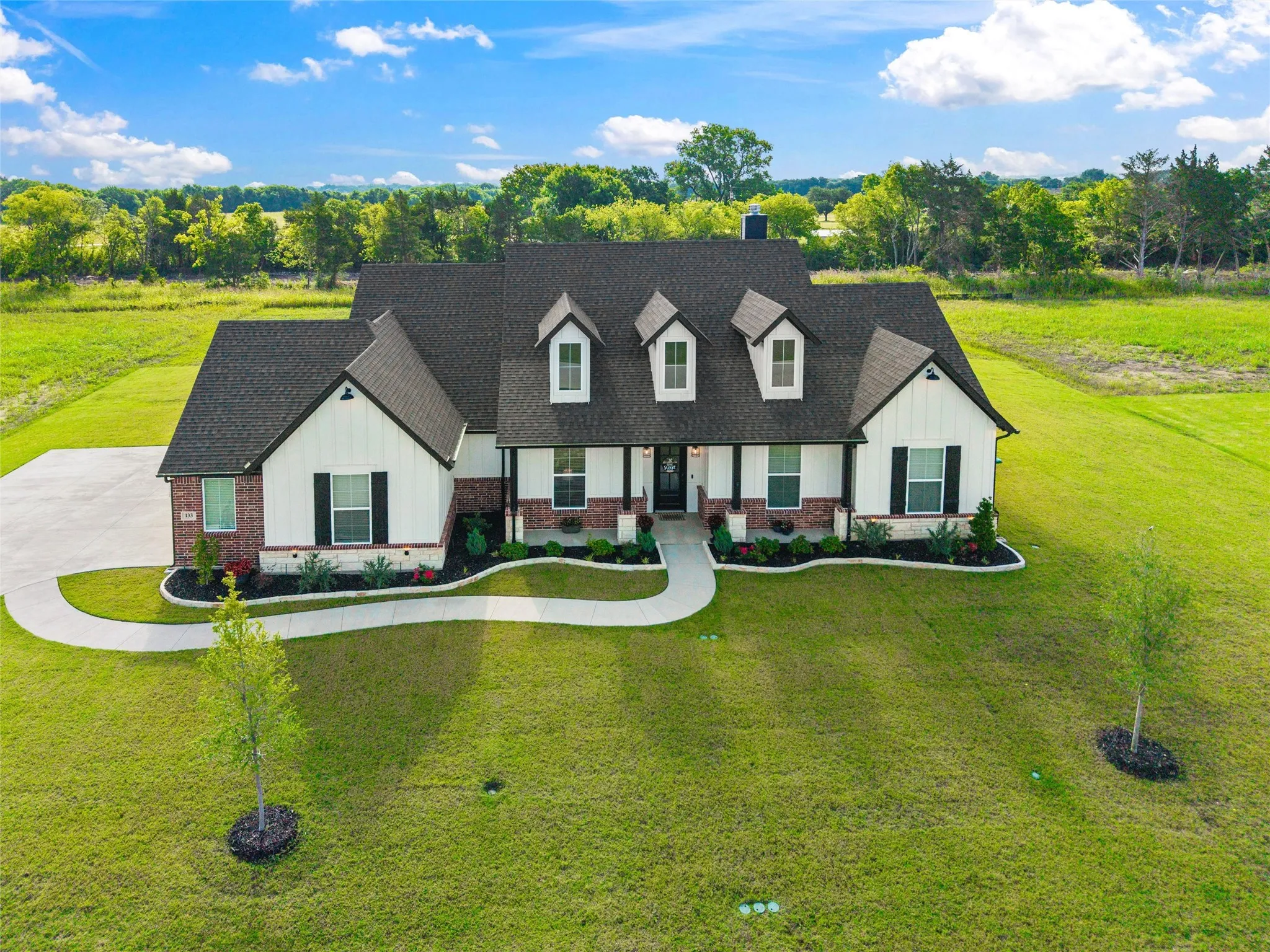 Single Family Residence For Sale in Ellis County , 133 Aiden Drive, Waxahachie, Texas 75165, 3 Bedroom, 3 Bathroom, 3 Garage spaces, 2,833 Sqft, built in 2024, mls#21292953, Real Estate Agent in Waxahachie, Homes For Sale in Ellis county, Homes For Sale in Waxahachie, Realtor in Waxahachie Texas, Real Estate Brokerage Independent Realty Texas, Luminita Cordes Realtor