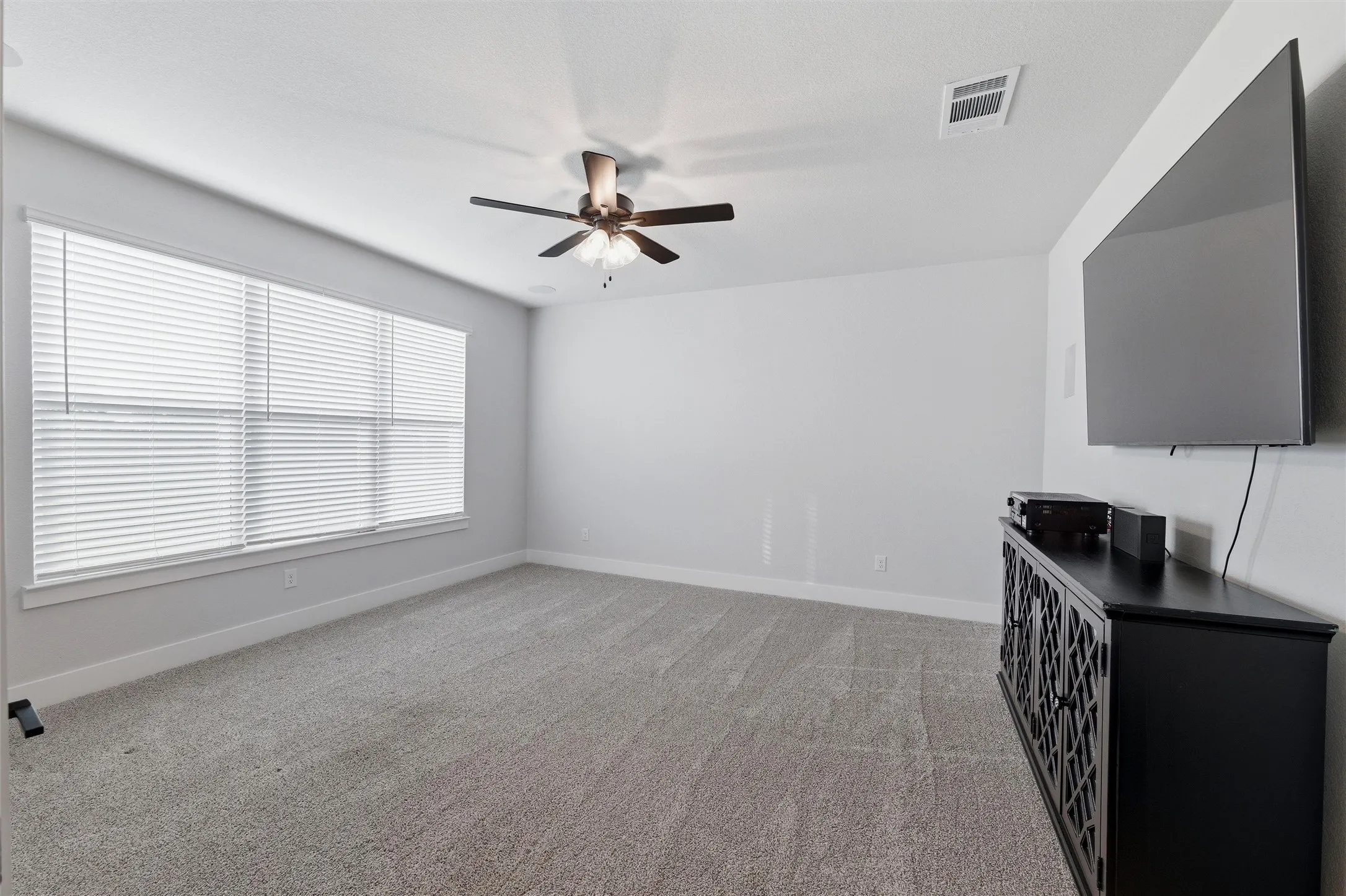 Single Family Residence For Sale in Ellis County , 133 Aiden Drive, Waxahachie, Texas 75165, 3 Bedroom, 3 Bathroom, 3 Garage spaces, 2,833 Sqft, built in 2024, mls#21292953, Real Estate Agent in Waxahachie, Homes For Sale in Ellis county, Homes For Sale in Waxahachie, Realtor in Waxahachie Texas, Real Estate Brokerage Independent Realty Texas, Luminita Cordes Realtor