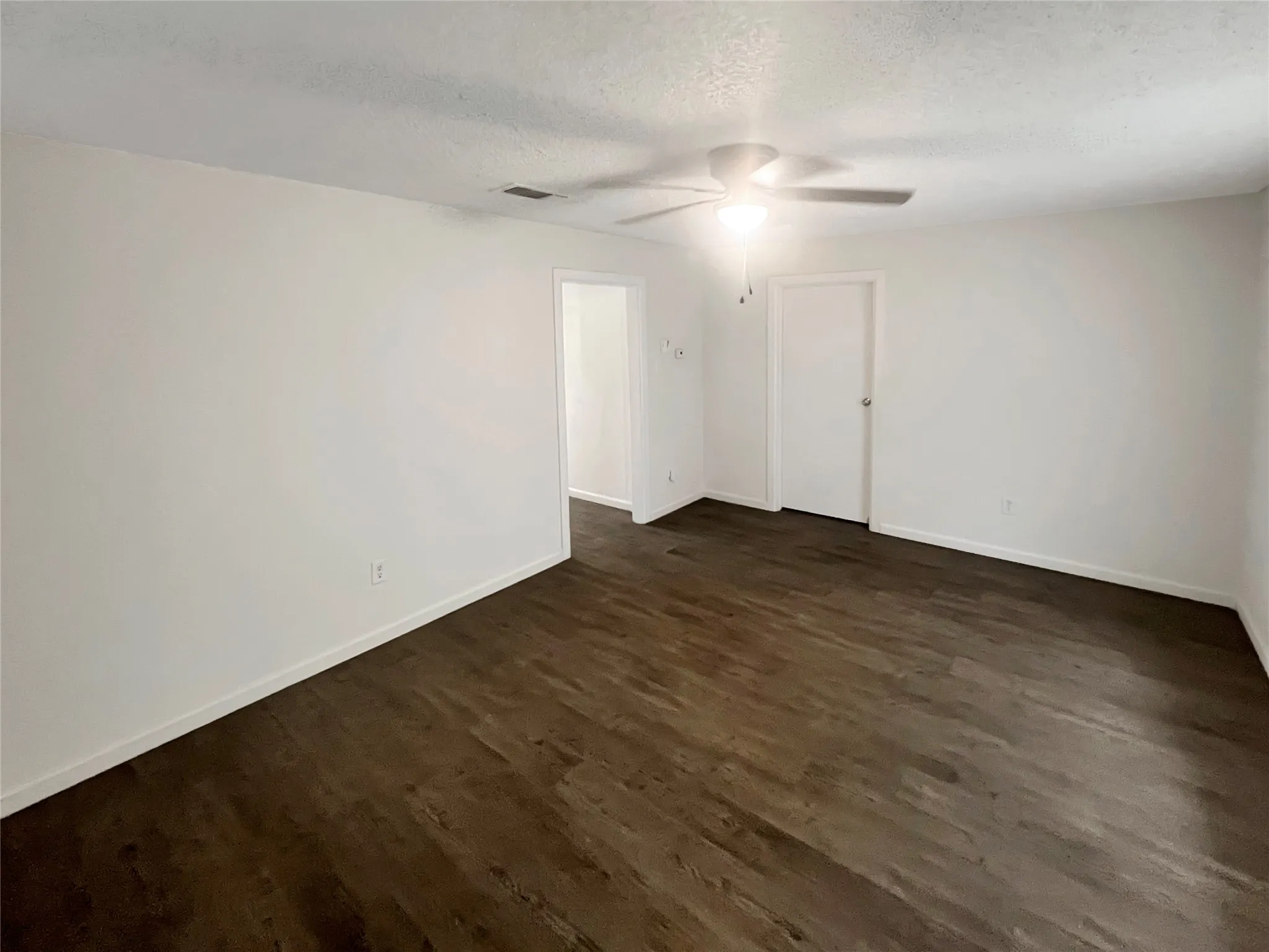 Single Family Residence For Sale in Tarrant County , 3008 Farrell Lane, Fort Worth, Texas 76119, 3 Bedroom, 2 Bathroom, 2 Garage spaces, 1,154 Sqft, built in 1974, mls#21292781, Real Estate Agent in Fort Worth, Homes For Sale in Tarrant county, Homes For Sale in Fort Worth, Realtor in Fort Worth Texas, Real Estate Brokerage Independent Realty Texas, Luminita Cordes Realtor