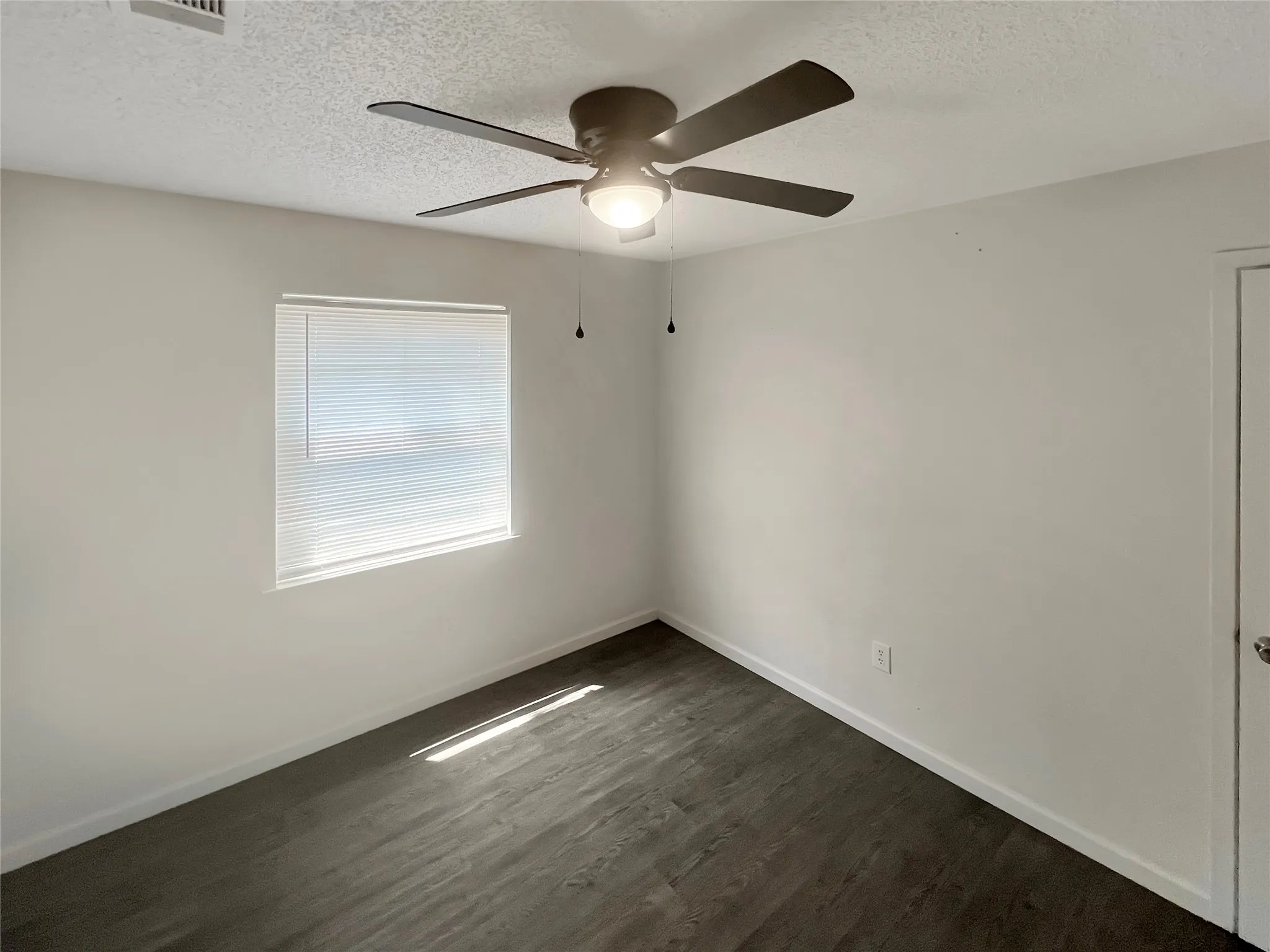 Single Family Residence For Sale in Tarrant County , 3008 Farrell Lane, Fort Worth, Texas 76119, 3 Bedroom, 2 Bathroom, 2 Garage spaces, 1,154 Sqft, built in 1974, mls#21292781, Real Estate Agent in Fort Worth, Homes For Sale in Tarrant county, Homes For Sale in Fort Worth, Realtor in Fort Worth Texas, Real Estate Brokerage Independent Realty Texas, Luminita Cordes Realtor
