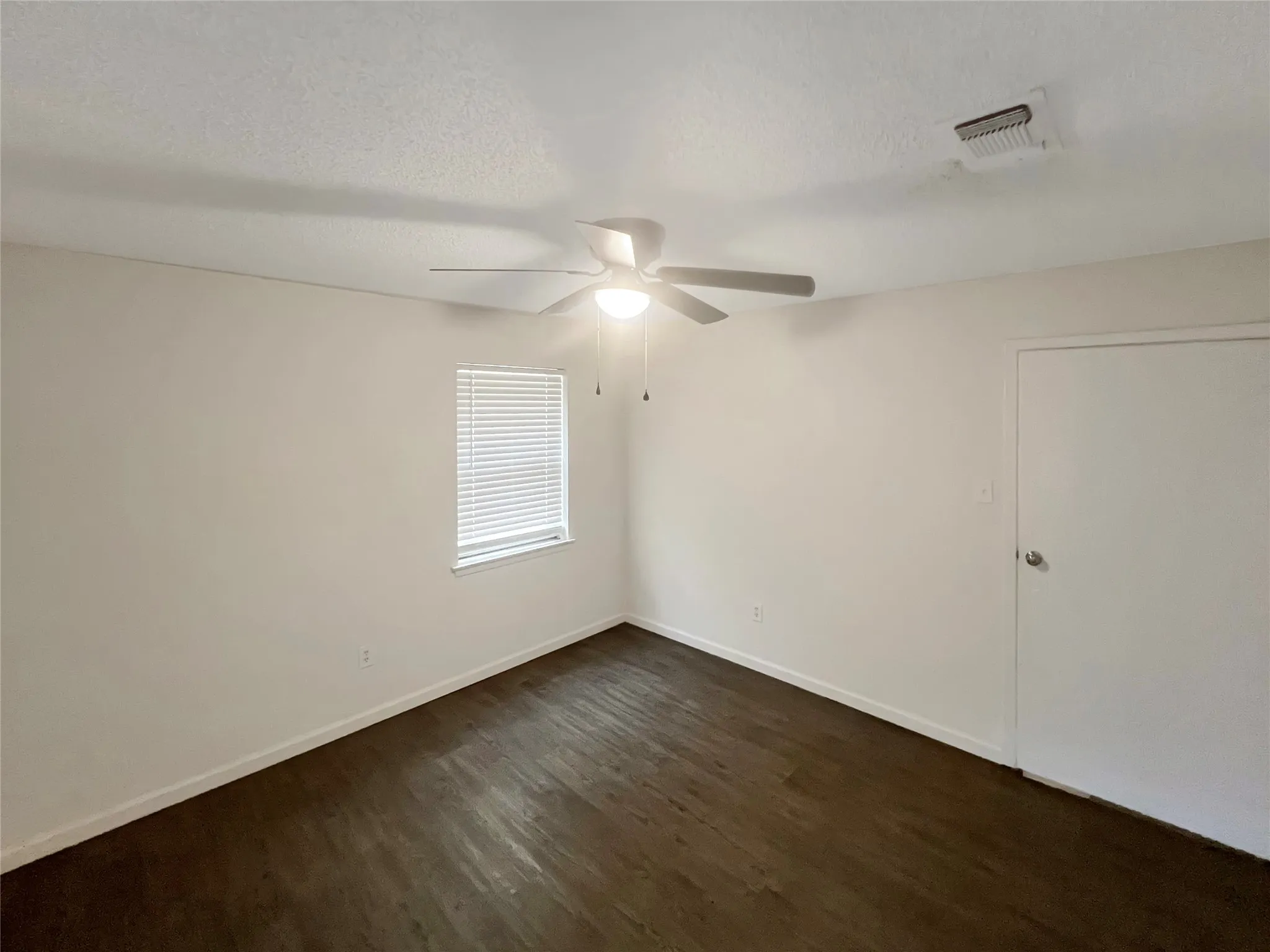 Single Family Residence For Sale in Tarrant County , 3008 Farrell Lane, Fort Worth, Texas 76119, 3 Bedroom, 2 Bathroom, 2 Garage spaces, 1,154 Sqft, built in 1974, mls#21292781, Real Estate Agent in Fort Worth, Homes For Sale in Tarrant county, Homes For Sale in Fort Worth, Realtor in Fort Worth Texas, Real Estate Brokerage Independent Realty Texas, Luminita Cordes Realtor