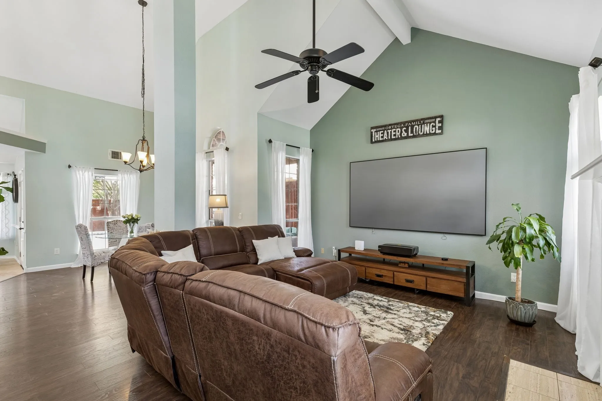 Single Family Residence For Sale in Collin County , 1733 Steamboat Drive, Plano, Texas 75025, 4 Bedroom, 3 Bathroom, 2 Garage spaces, 2,469 Sqft, built in 1988, mls#21292036, Real Estate Agent in Plano, Homes For Sale in Collin county, Homes For Sale in Plano, Realtor in Plano Texas, Real Estate Brokerage Independent Realty Texas, Luminita Cordes Realtor