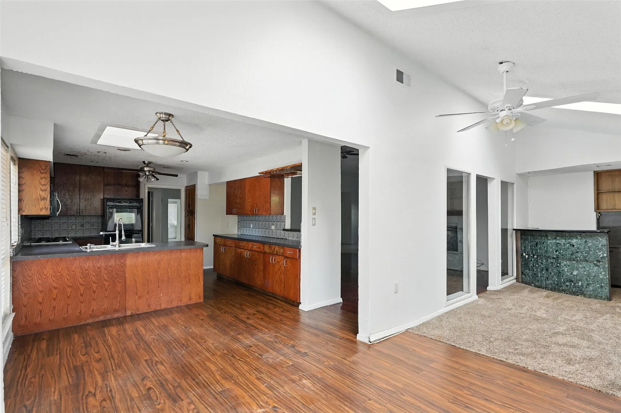 Single Family Residence For Rent in Denton County , 1744 Hartford Drive, Carrollton, Texas 75007, 3 Bedroom, 2 Bathroom, 2 Garage spaces, 2,025 Sqft, built in 1978, mls#21292956, Real Estate Agent in Carrollton, Homes For Rent in Denton county, Homes For Rent in Carrollton, Realtor in Carrollton Texas, Real Estate Brokerage Independent Realty Texas, Luminita Cordes Realtor