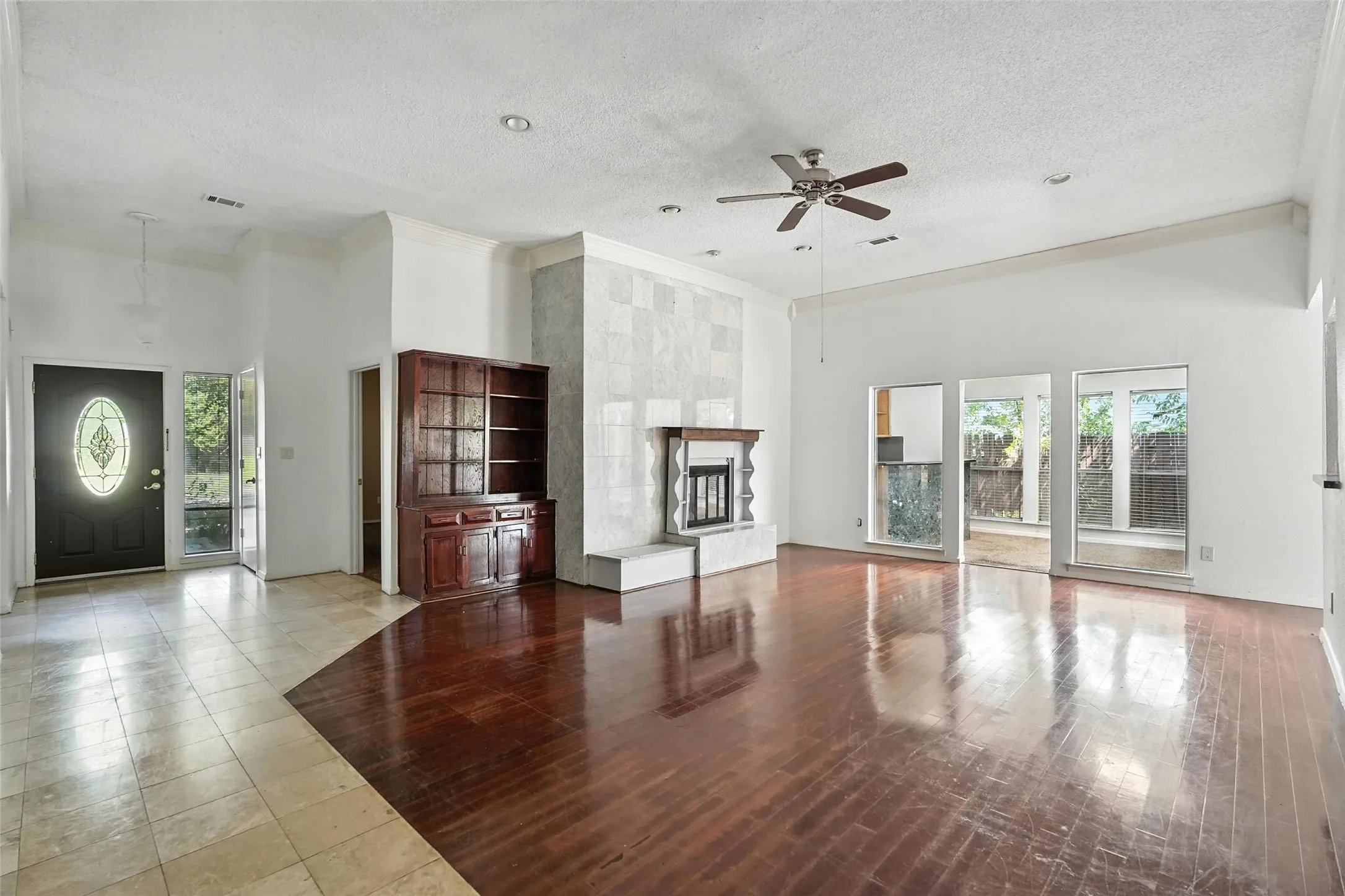 Single Family Residence For Rent in Denton County , 1744 Hartford Drive, Carrollton, Texas 75007, 3 Bedroom, 2 Bathroom, 2 Garage spaces, 2,025 Sqft, built in 1978, mls#21292956, Real Estate Agent in Carrollton, Homes For Rent in Denton county, Homes For Rent in Carrollton, Realtor in Carrollton Texas, Real Estate Brokerage Independent Realty Texas, Luminita Cordes Realtor